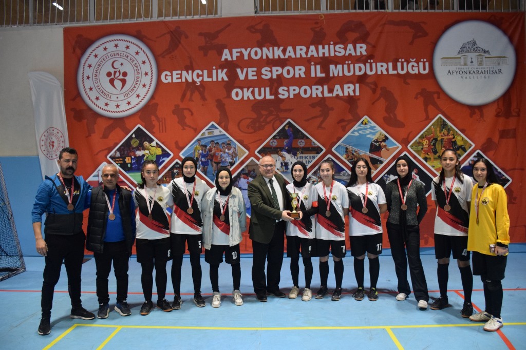 OKUL SPORLARI FUTSAL GENÇ KIZ MÜSABAKALARI SONA ERDİ