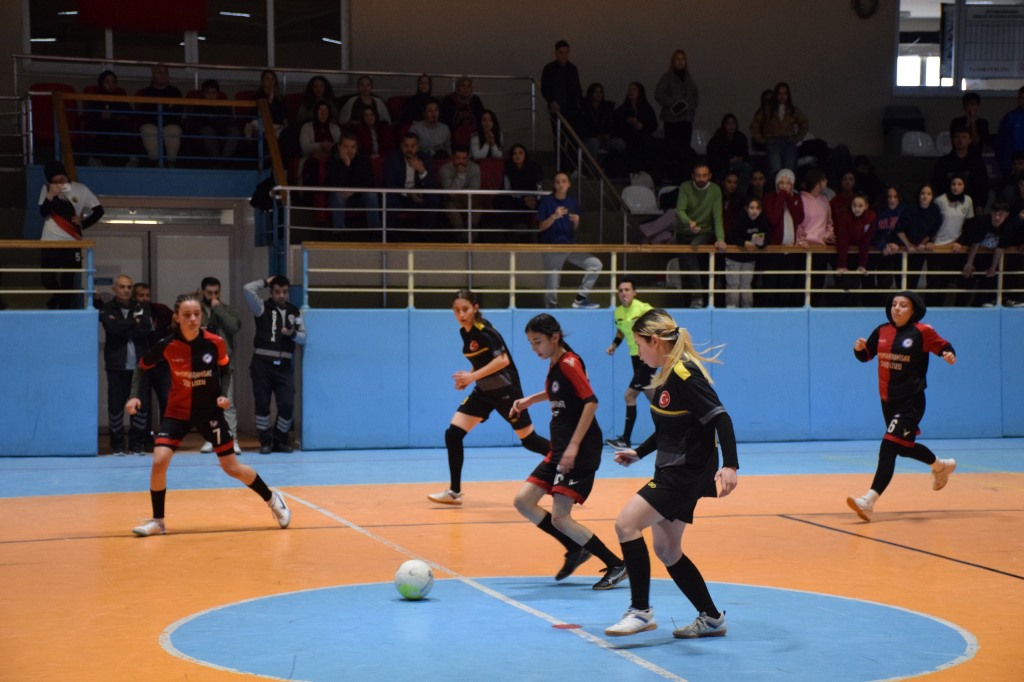 OKUL SPORLARI FUTSAL GENÇ KIZ MÜSABAKALARI SONA ERDİ