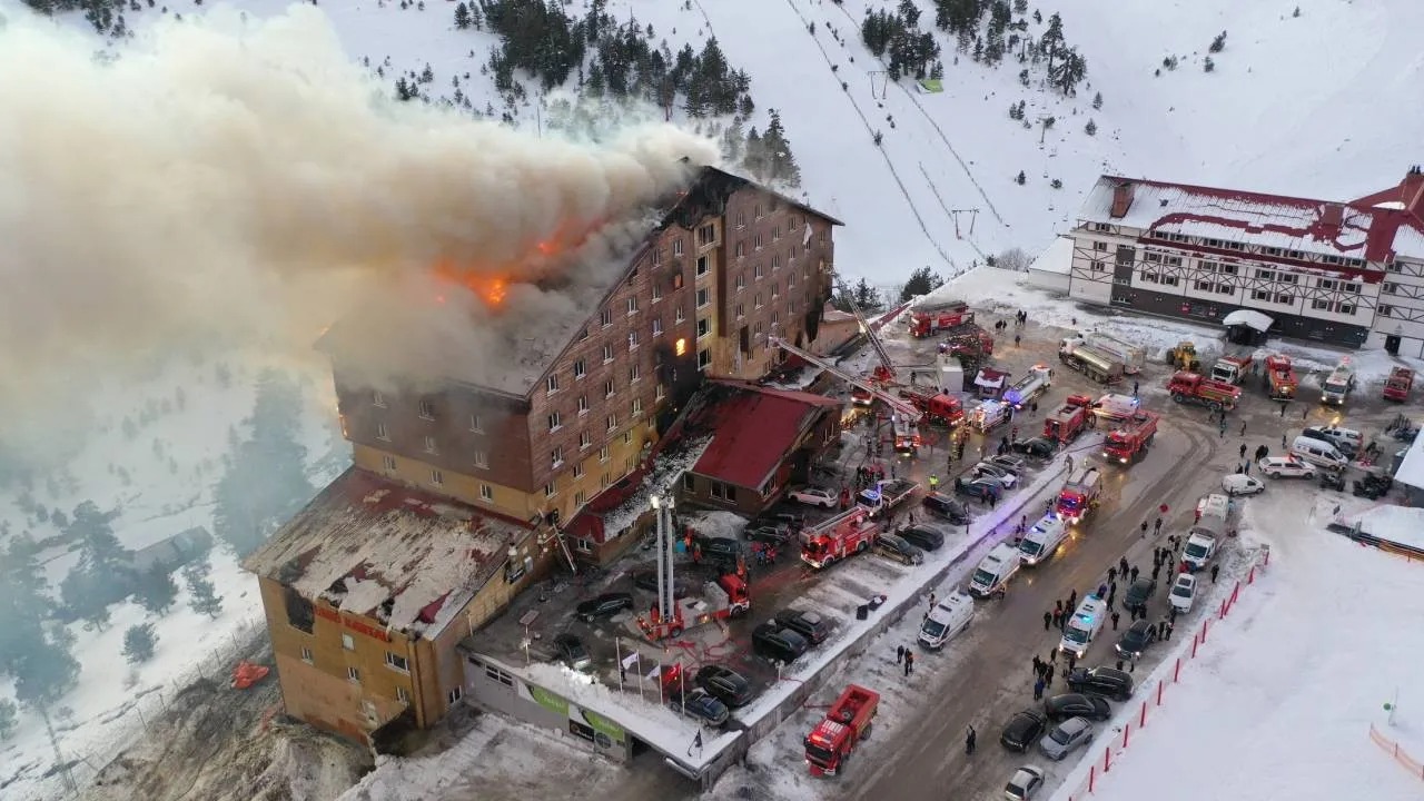 Bolu Kartalkaya Kayak Merkezi'nde otel yangını: Hayatını kaybedenlerin sayısı 10'a yükseldi