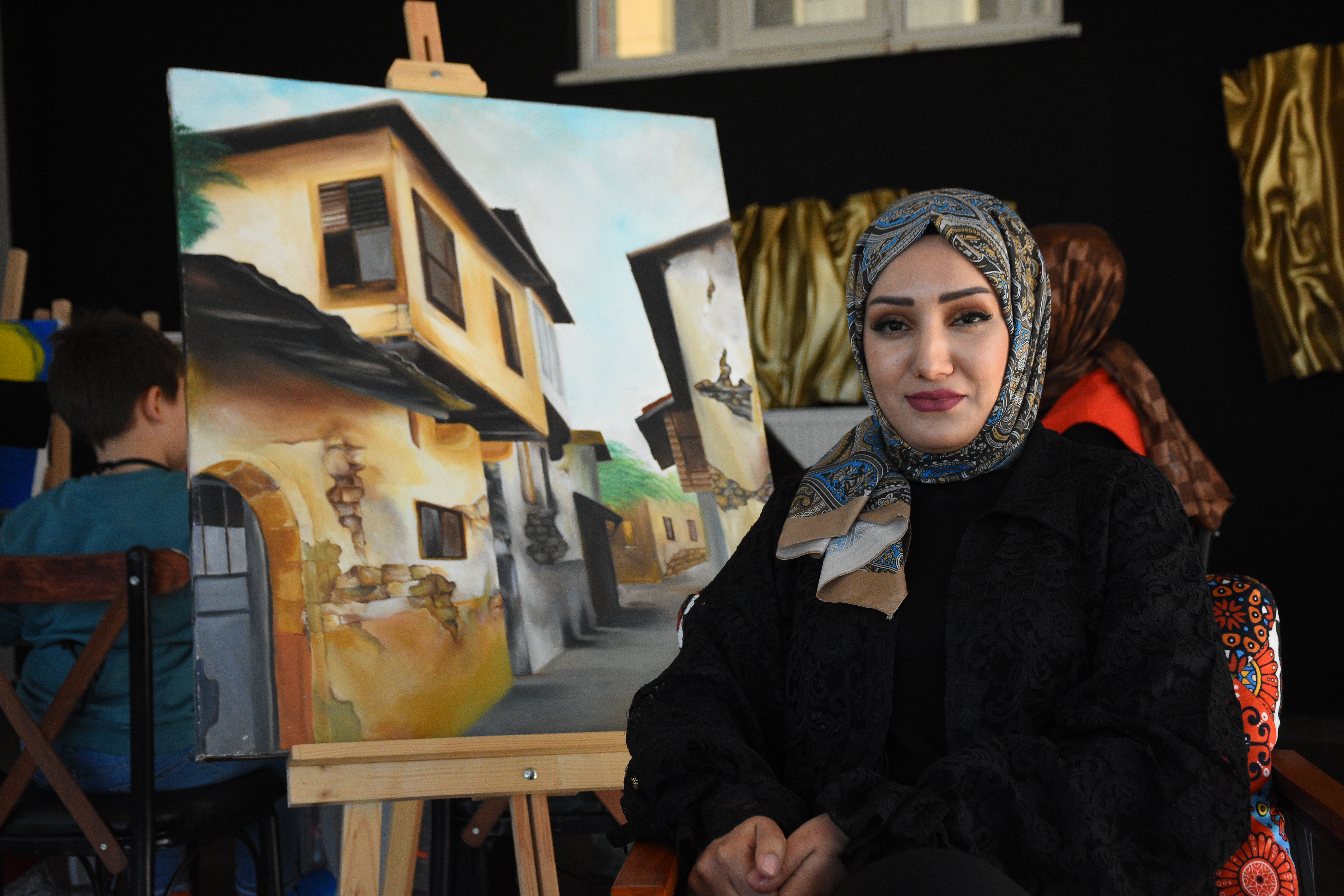 Depremzede Ressam Kurduğu Sanat Atölyesiyle Dünyasını Renklendirmeyi Sürdürüyor