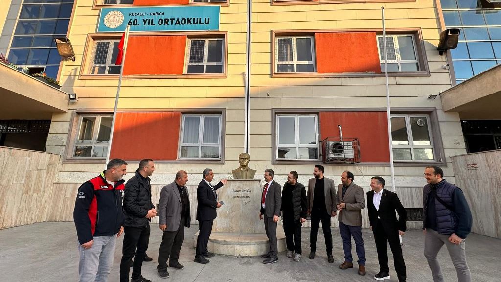 KOCAELİ AFYONKARAHİSARLILAR FEDERASYONU, ATATÜRK BÜSTÜ YAPTIRDI