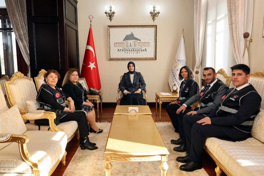 VALİ YİĞİTBAŞI, UYUŞTURUCU İLE MÜCADELE FEDERASYONU TEMSİLCİLERİNİ AĞIRLADI