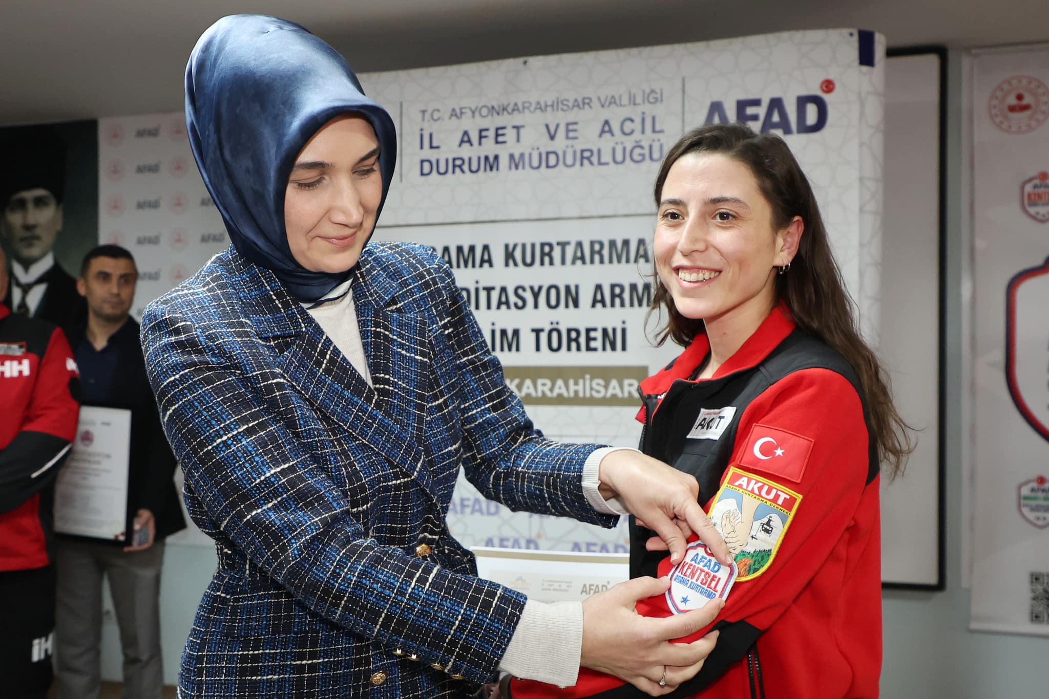 Vali Yiğitbaşı, Kentsel Arama Kurtarma Ekiplerine Arma Teslim Etti