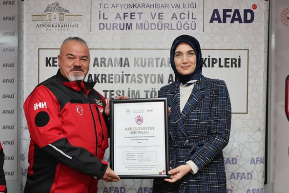 Vali Yiğitbaşı, Kentsel Arama Kurtarma Ekiplerine Arma Teslim Etti