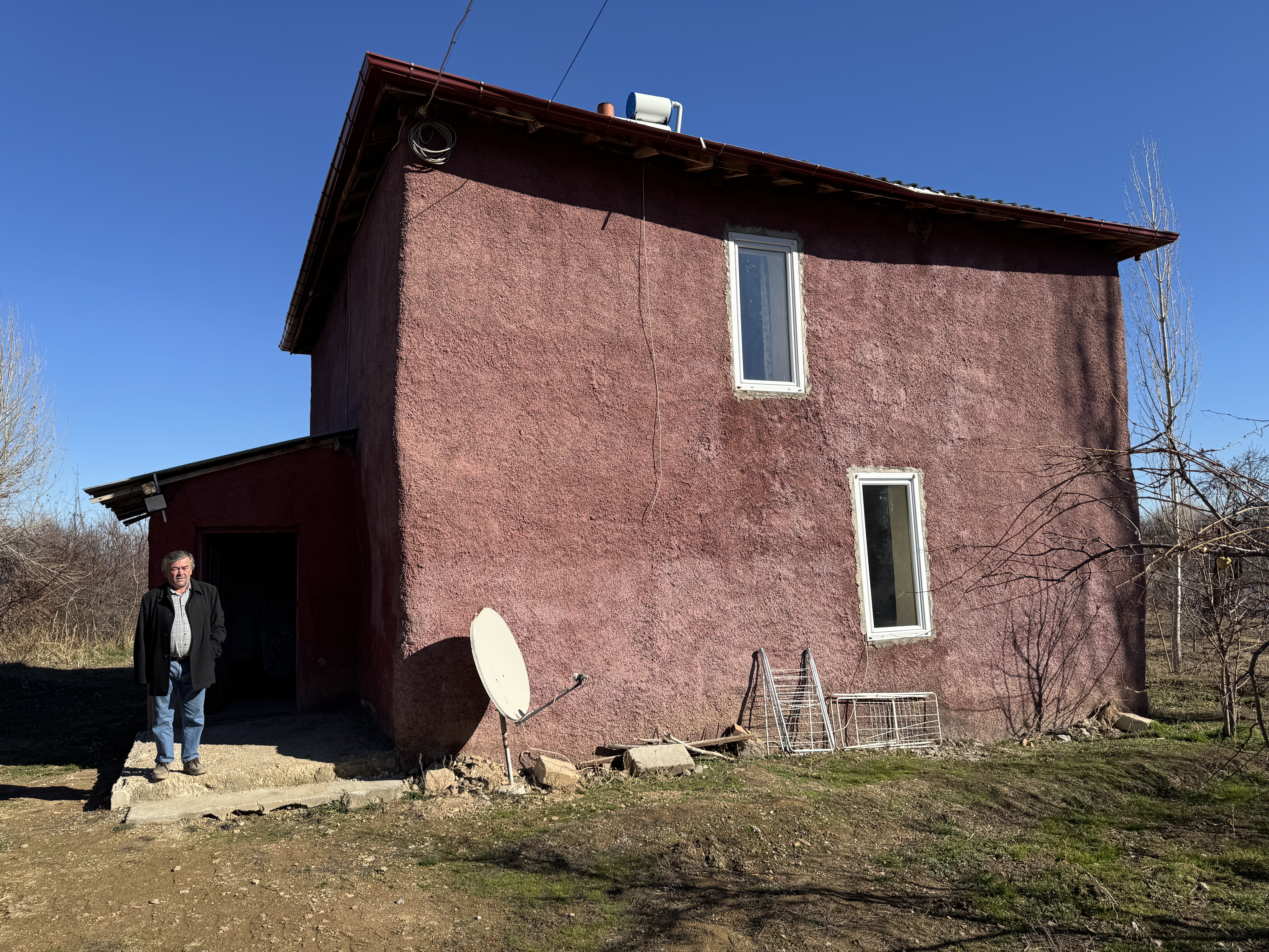 "Saman Ev"İn Bacası 10 Yıldır Tütüyor! Hayalini Kurduğu Evi Köyüne İnşa Etti