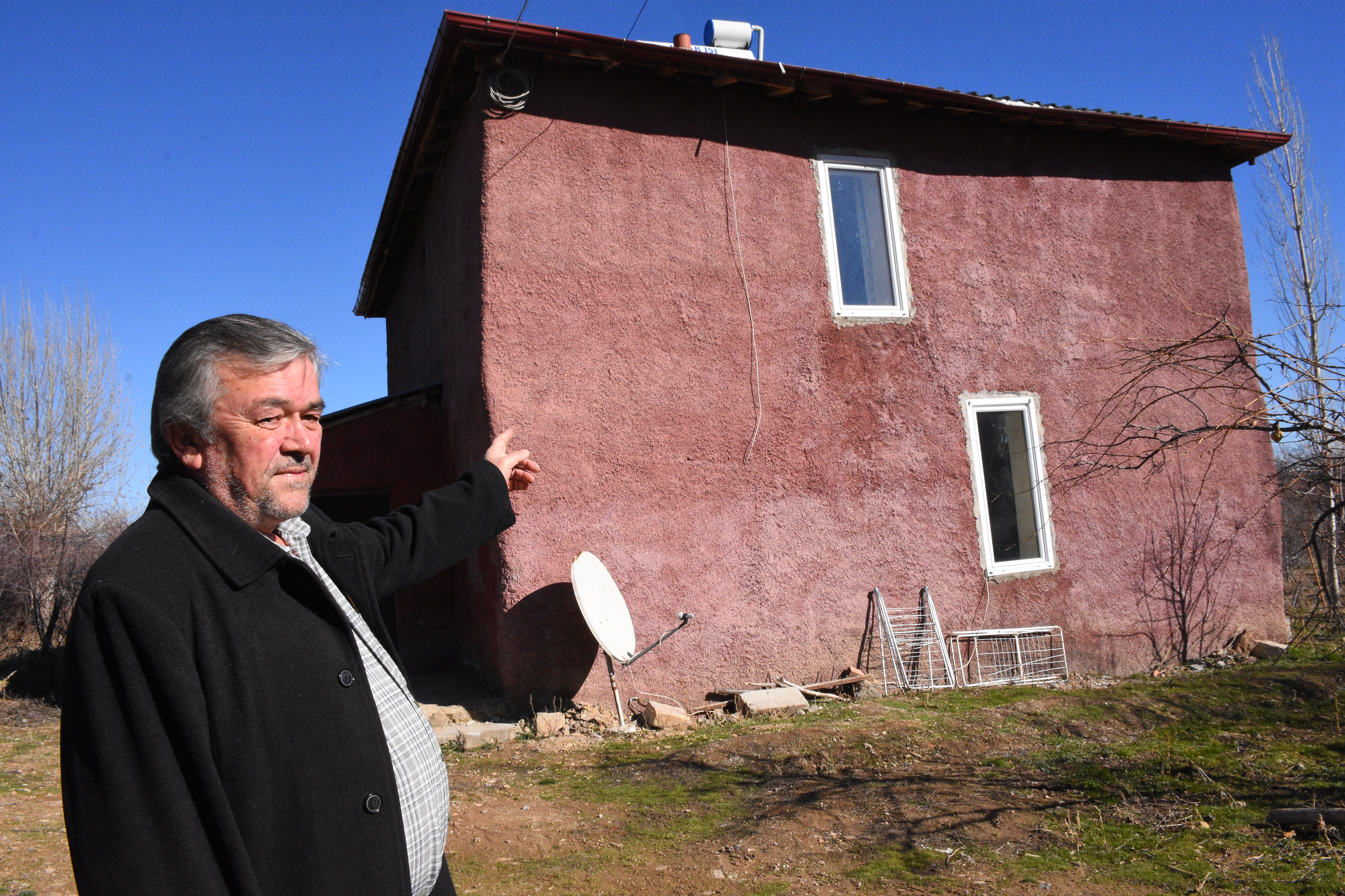 "Saman Ev"İn Bacası 10 Yıldır Tütüyor! Hayalini Kurduğu Evi Köyüne İnşa Etti