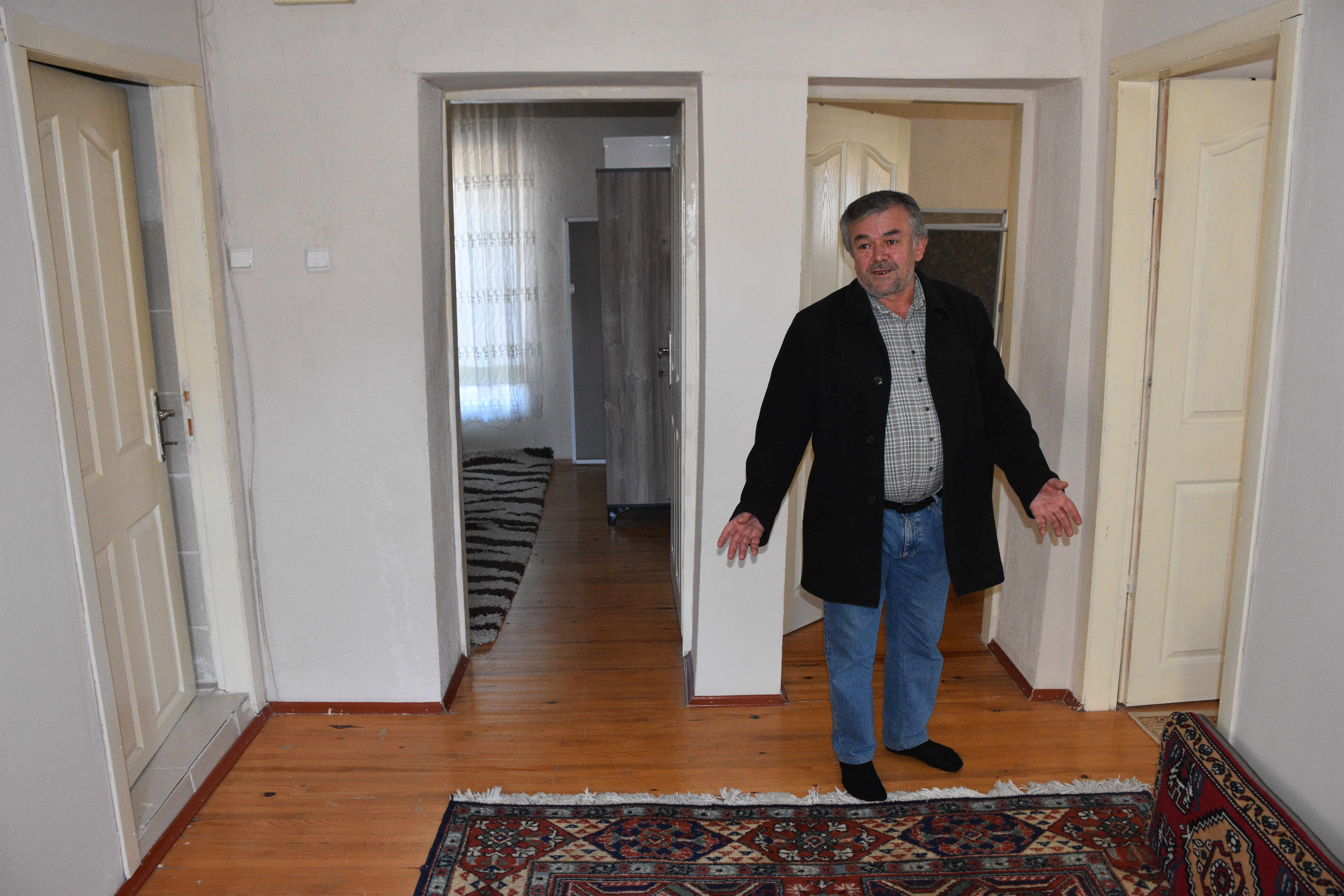 "Saman Ev"İn Bacası 10 Yıldır Tütüyor! Hayalini Kurduğu Evi Köyüne İnşa Etti