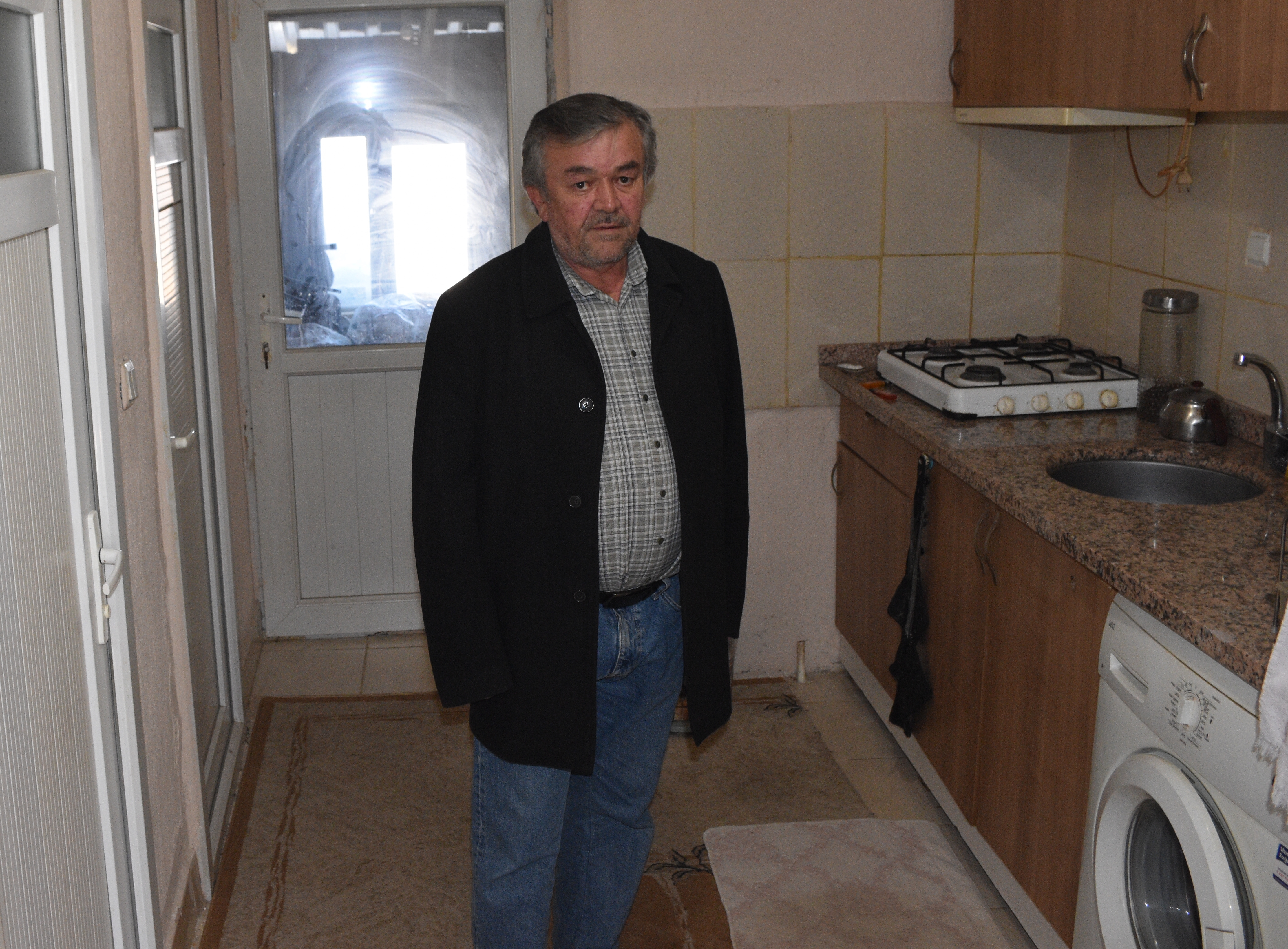 "Saman Ev"İn Bacası 10 Yıldır Tütüyor! Hayalini Kurduğu Evi Köyüne İnşa Etti