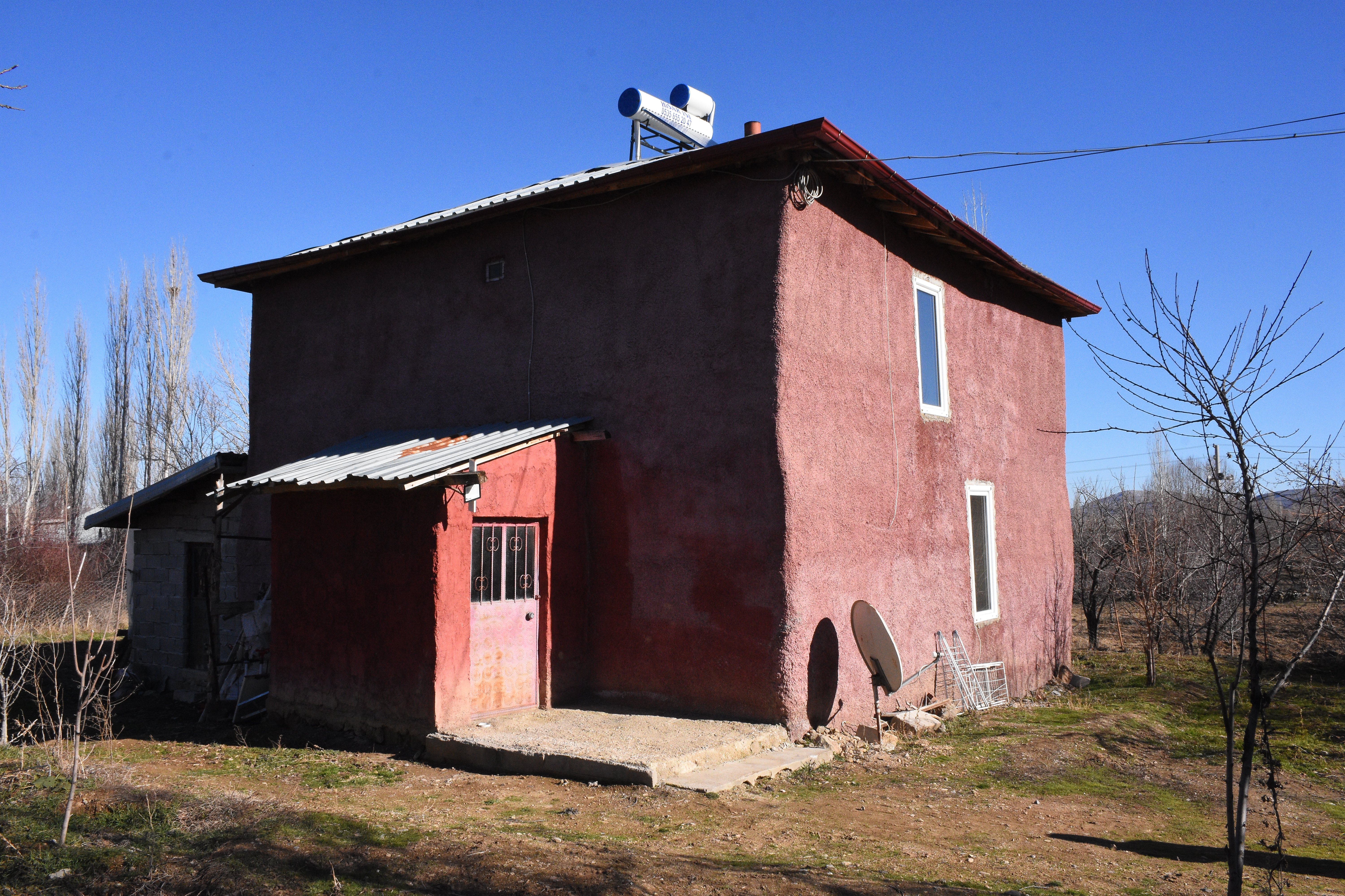 "Saman Ev"İn Bacası 10 Yıldır Tütüyor! Hayalini Kurduğu Evi Köyüne İnşa Etti