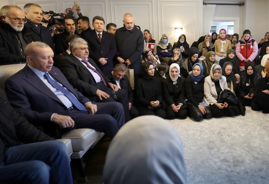 BAKAN GÖKTAŞ’TAN TAZİYE ZİYARETİ