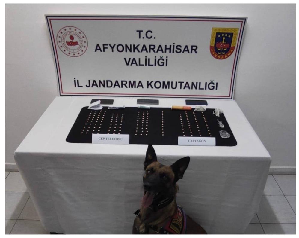 Afyonkarahisar’da Uyuşturucu Operasyonu: 166 Adet Hap Ele Geçirildi, 5 Gözaltı
