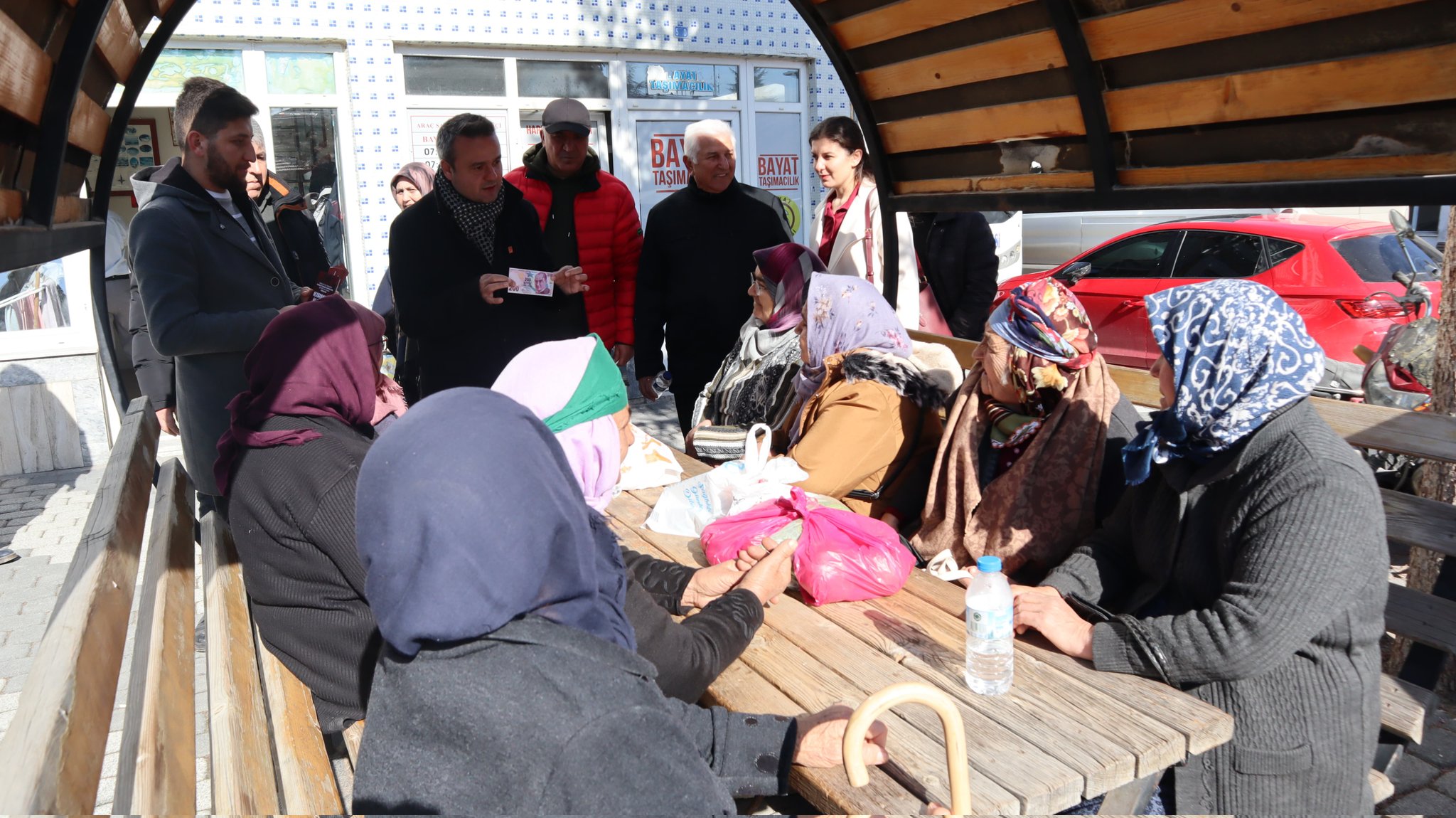 CHP'nin Genç İl Başkanı Erhan  Ve Heyeti Vatandaşa Güven Veriyor