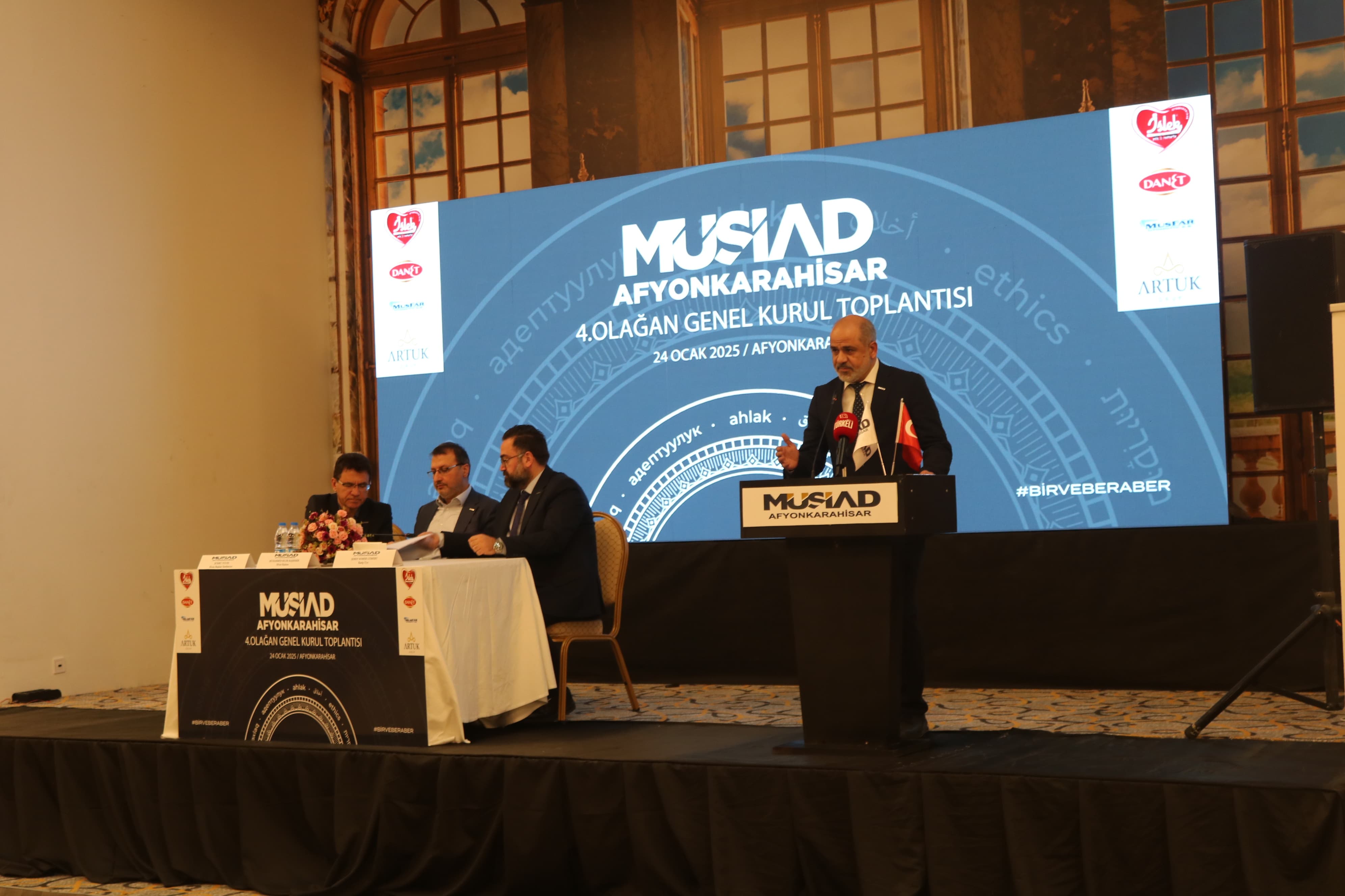 MÜSİAD 4. OLAĞAN GENEL KURUL TOPLANTISI GERÇEKLEŞTİRİLDİ: MÜSAİD BAŞKANI İŞLEK, GÜVEN TAZELEDİ