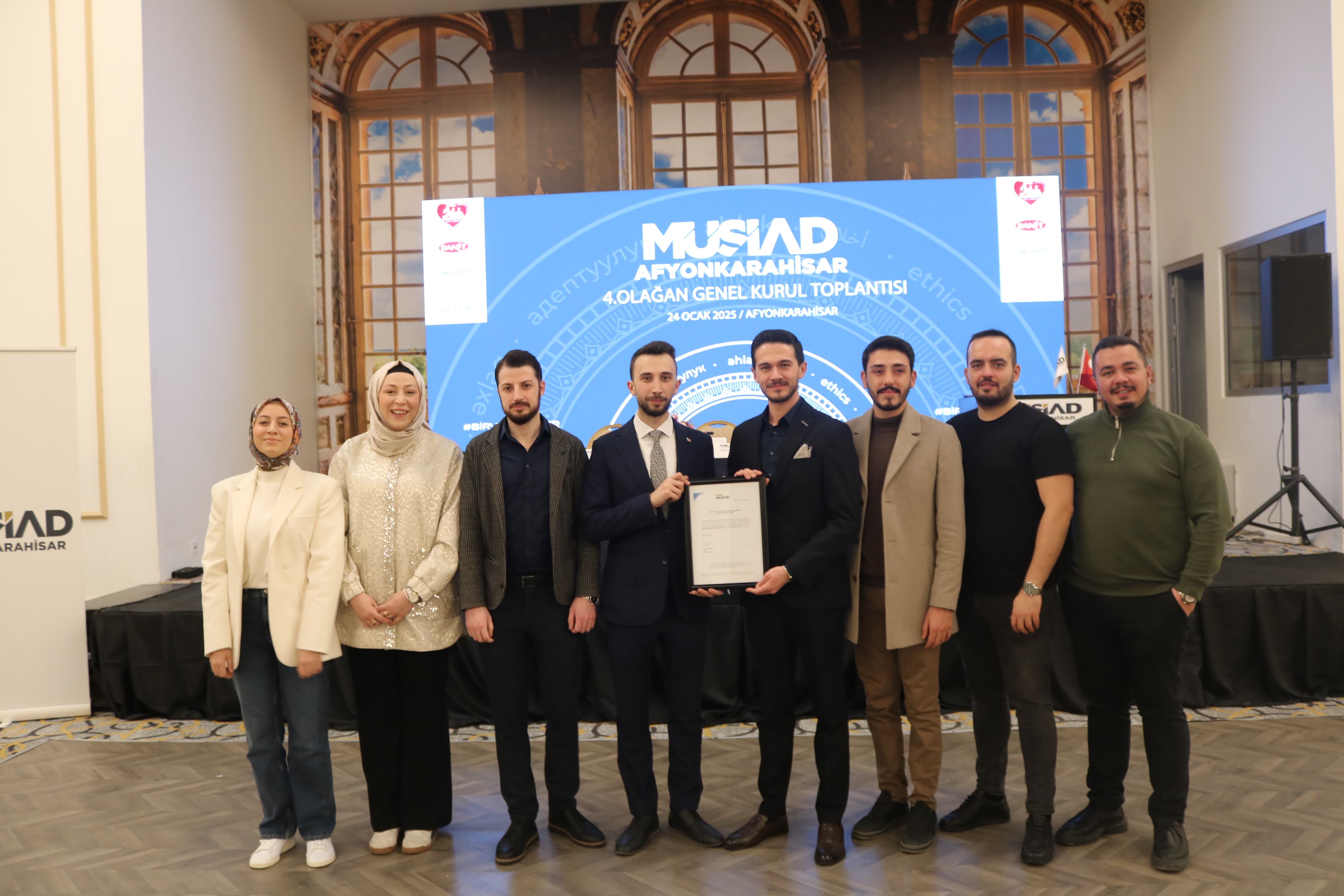 MÜSİAD 4. OLAĞAN GENEL KURUL TOPLANTISI GERÇEKLEŞTİRİLDİ: MÜSAİD BAŞKANI İŞLEK, GÜVEN TAZELEDİ