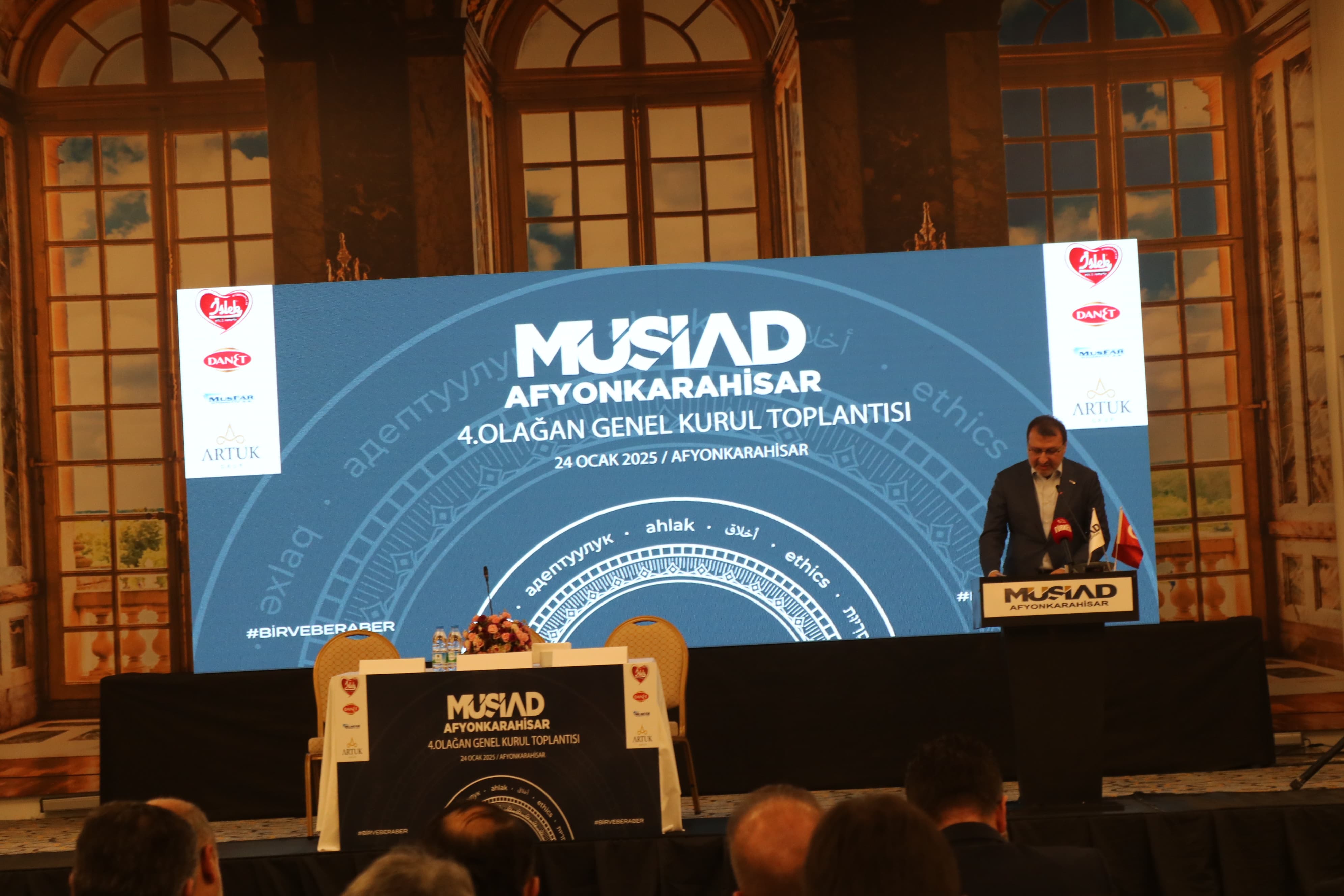 MÜSİAD 4. OLAĞAN GENEL KURUL TOPLANTISI GERÇEKLEŞTİRİLDİ: MÜSAİD BAŞKANI İŞLEK, GÜVEN TAZELEDİ
