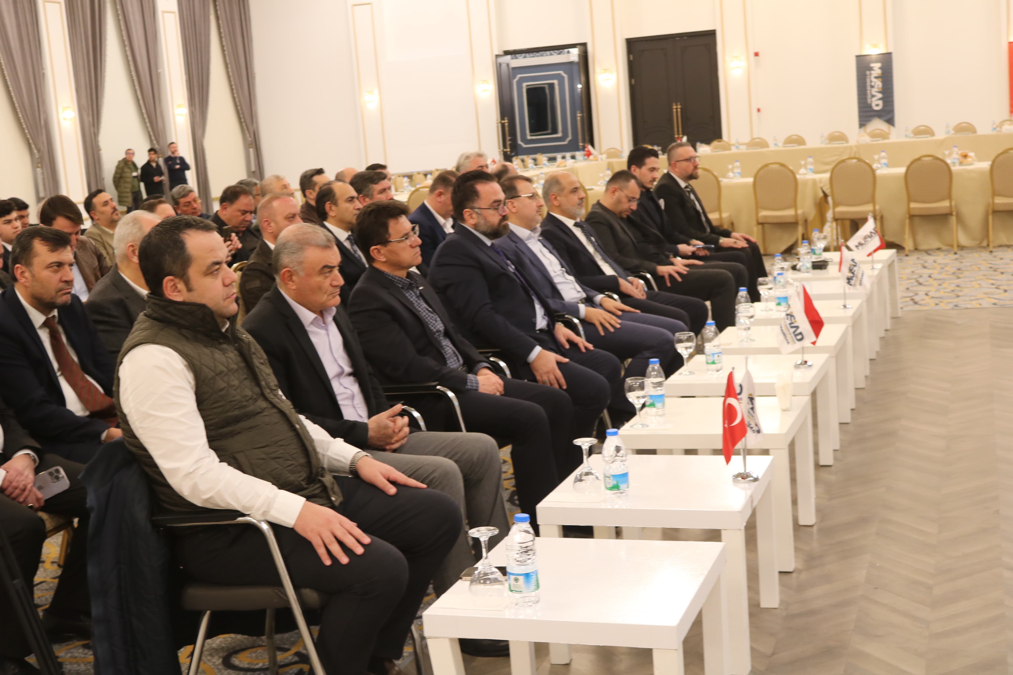 MÜSİAD 4. OLAĞAN GENEL KURUL TOPLANTISI GERÇEKLEŞTİRİLDİ: MÜSAİD BAŞKANI İŞLEK, GÜVEN TAZELEDİ