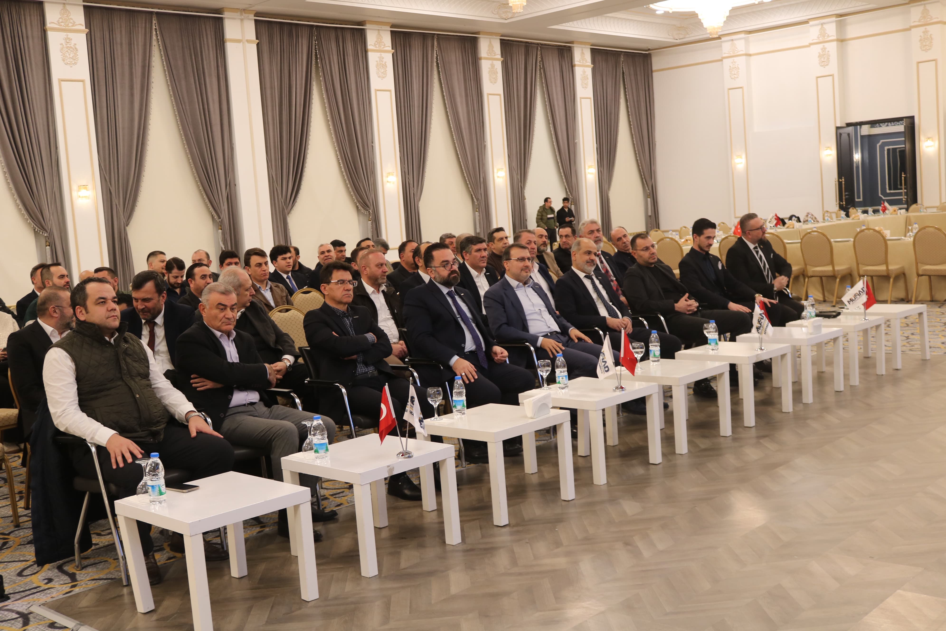 MÜSİAD 4. OLAĞAN GENEL KURUL TOPLANTISI GERÇEKLEŞTİRİLDİ: MÜSAİD BAŞKANI İŞLEK, GÜVEN TAZELEDİ