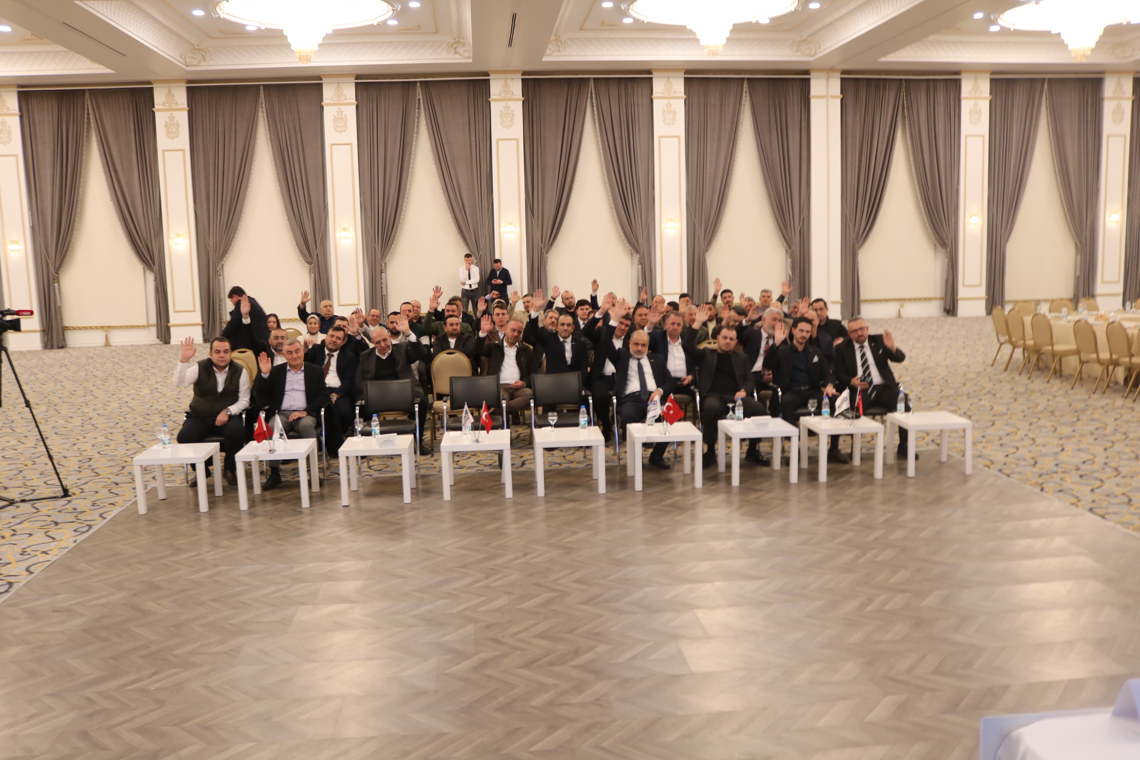 MÜSİAD 4. OLAĞAN GENEL KURUL TOPLANTISI GERÇEKLEŞTİRİLDİ: MÜSAİD BAŞKANI İŞLEK, GÜVEN TAZELEDİ