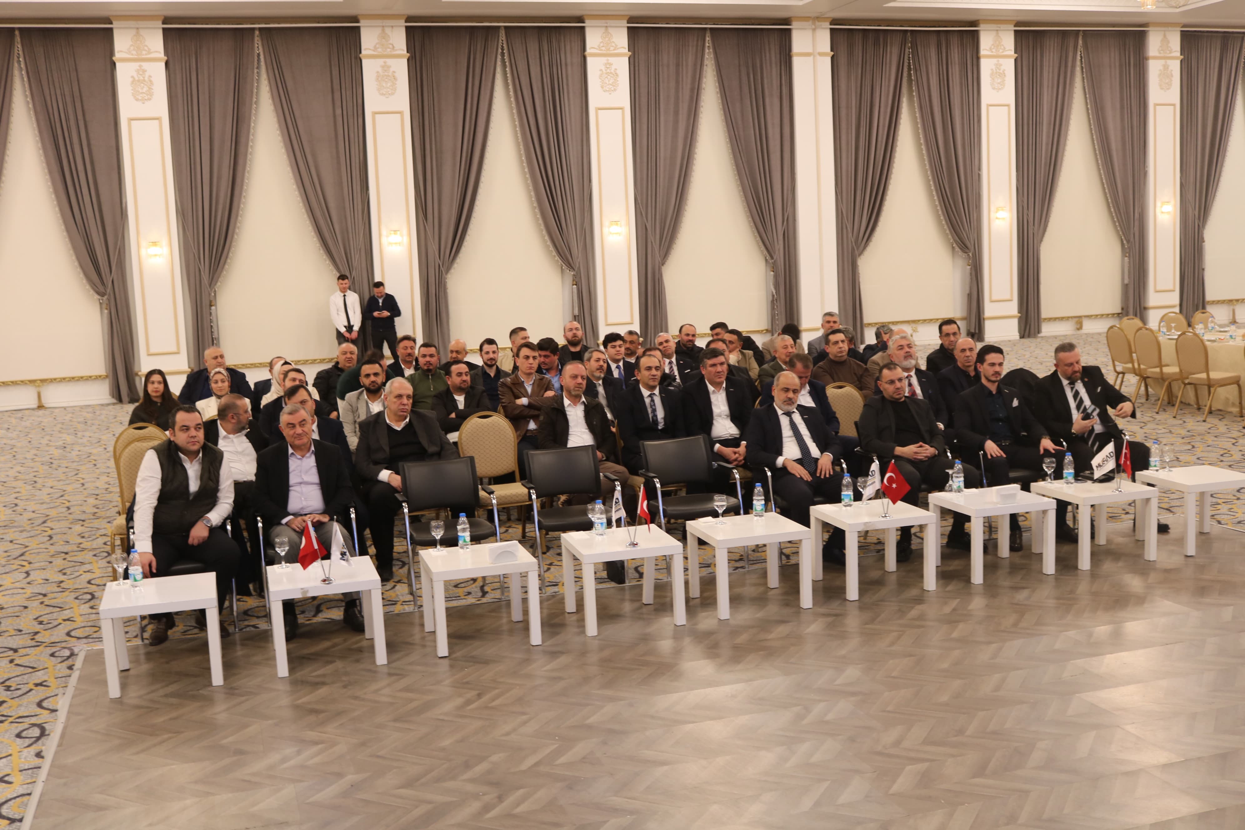 MÜSİAD 4. OLAĞAN GENEL KURUL TOPLANTISI GERÇEKLEŞTİRİLDİ: MÜSAİD BAŞKANI İŞLEK, GÜVEN TAZELEDİ