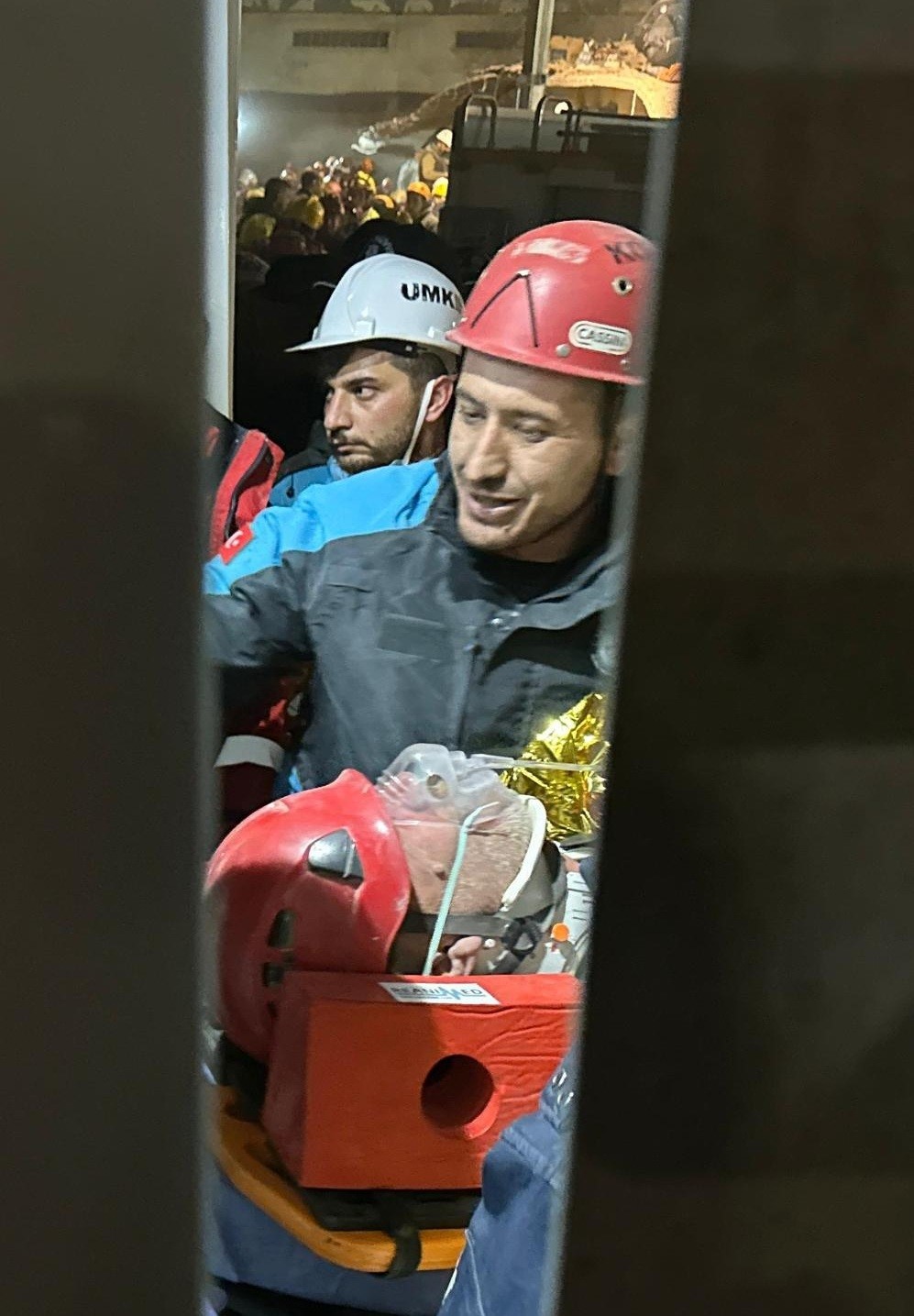 Konya'da 4 Katlı Bina Çöktü: Üç Kişi Sağ Kurtarıldı, İki Kişi Daha Enkazda