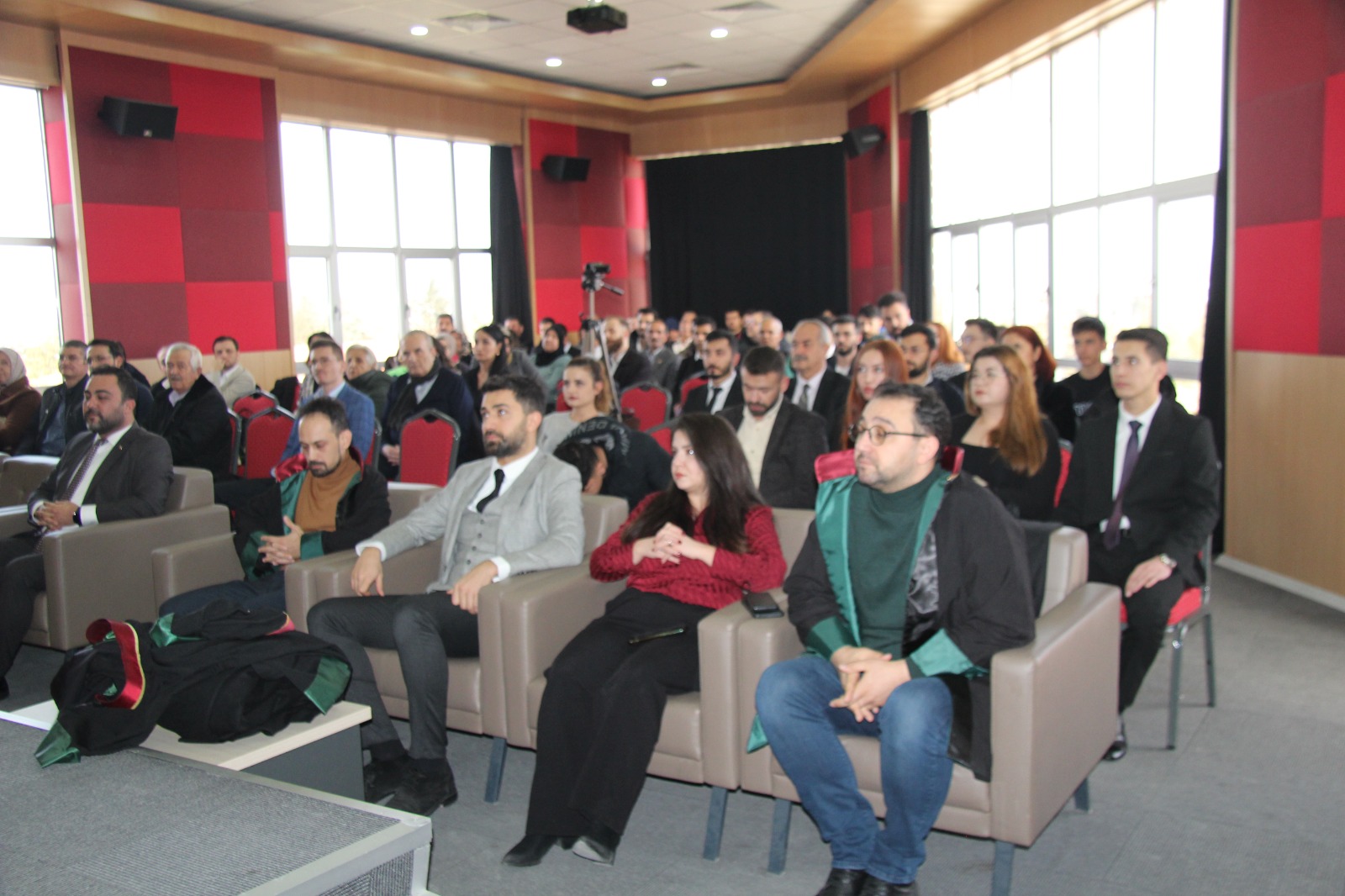 Afyonkarahisar Barosunda, Yeni Avukatlar Yemin Ederek Ruhsatlarını Aldı