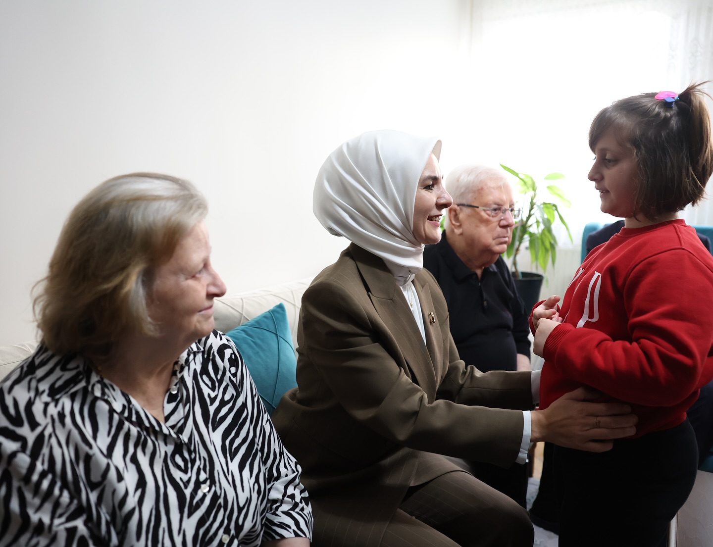 Bakan Göktaş Sadakatle Geçen Bir Ömrün Sahiplerini Ziyaret Etti