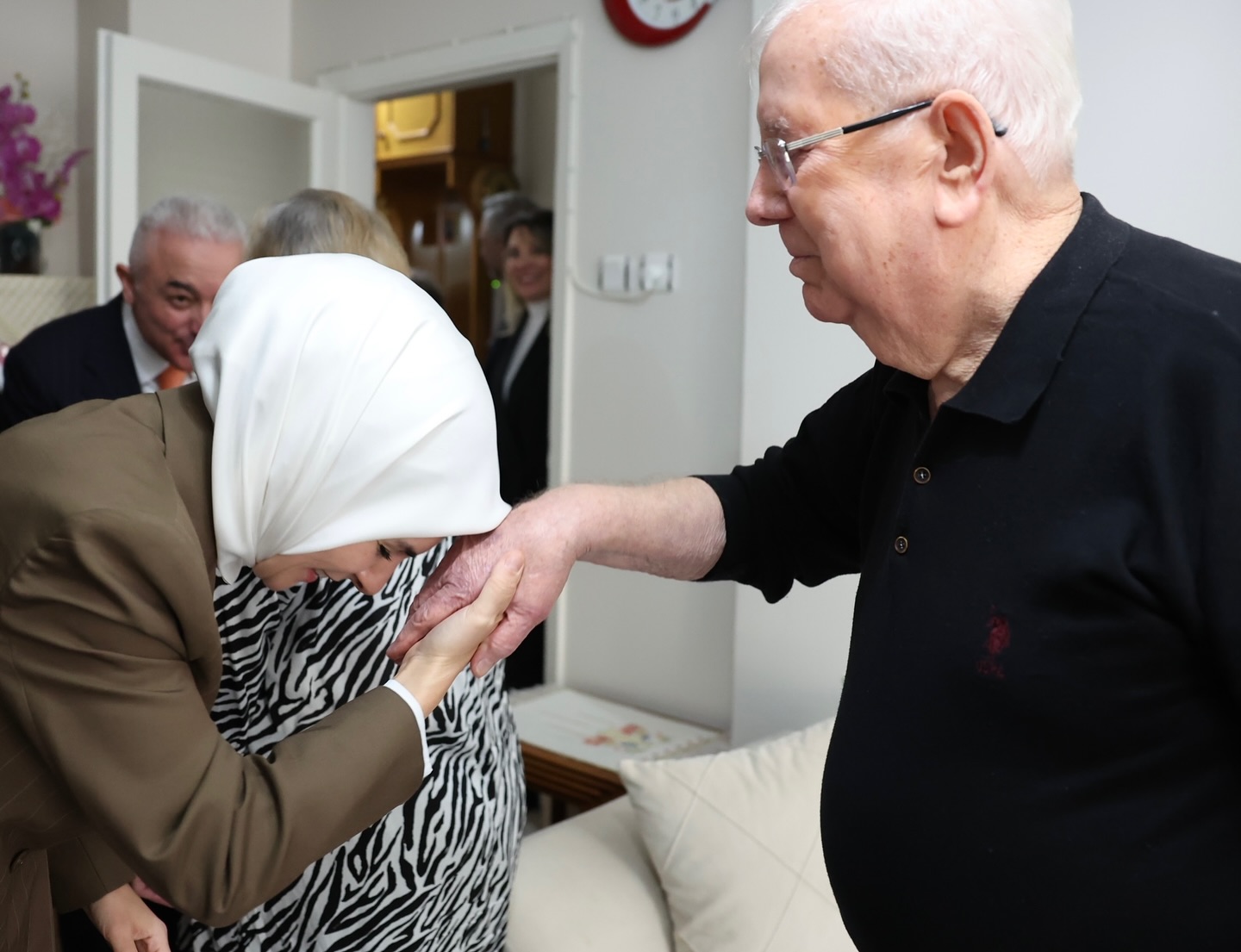 Bakan Göktaş Sadakatle Geçen Bir Ömrün Sahiplerini Ziyaret Etti