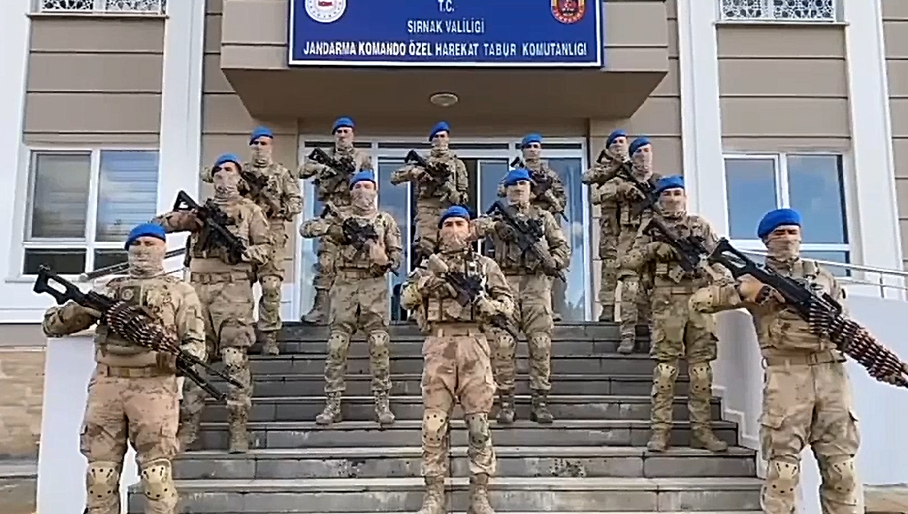 Minicik ellerden, kocaman yüreklere...Akören İlkokulu Öğrencilerinden Kahraman Mehmetçik'e Anlamlı Hediye