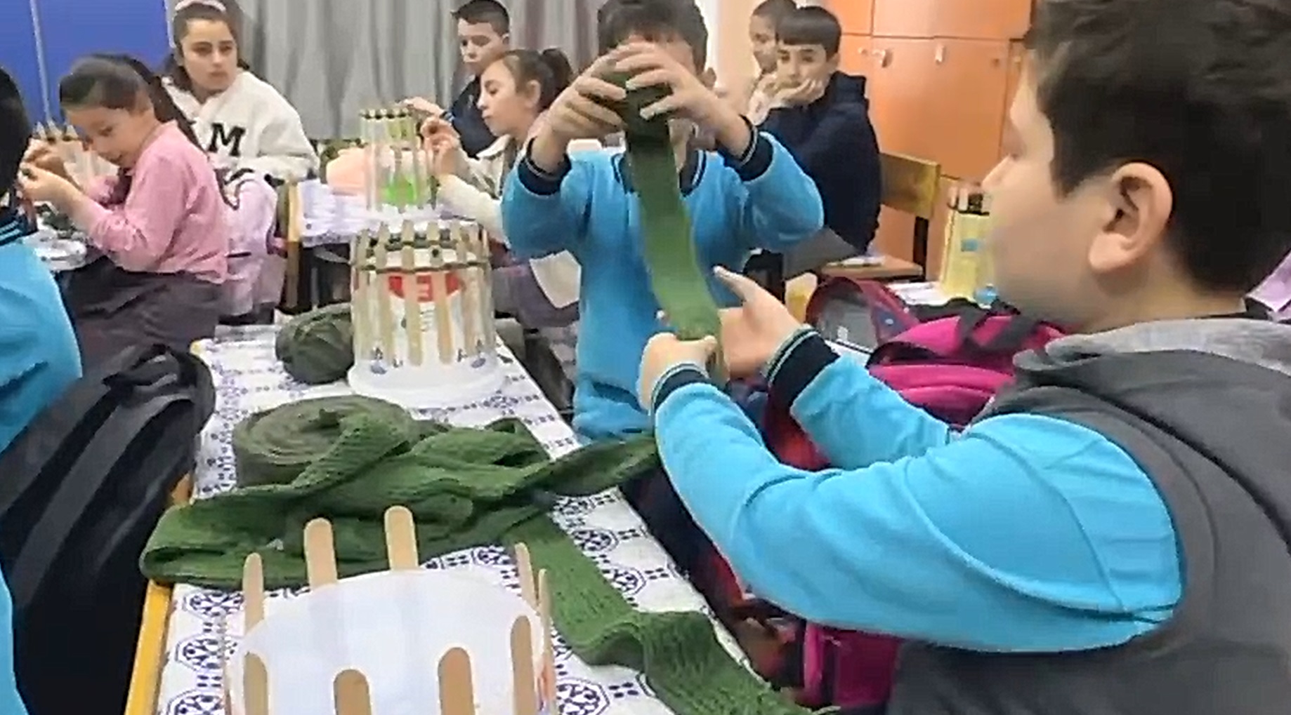 Minicik ellerden, kocaman yüreklere...Akören İlkokulu Öğrencilerinden Kahraman Mehmetçik'e Anlamlı Hediye