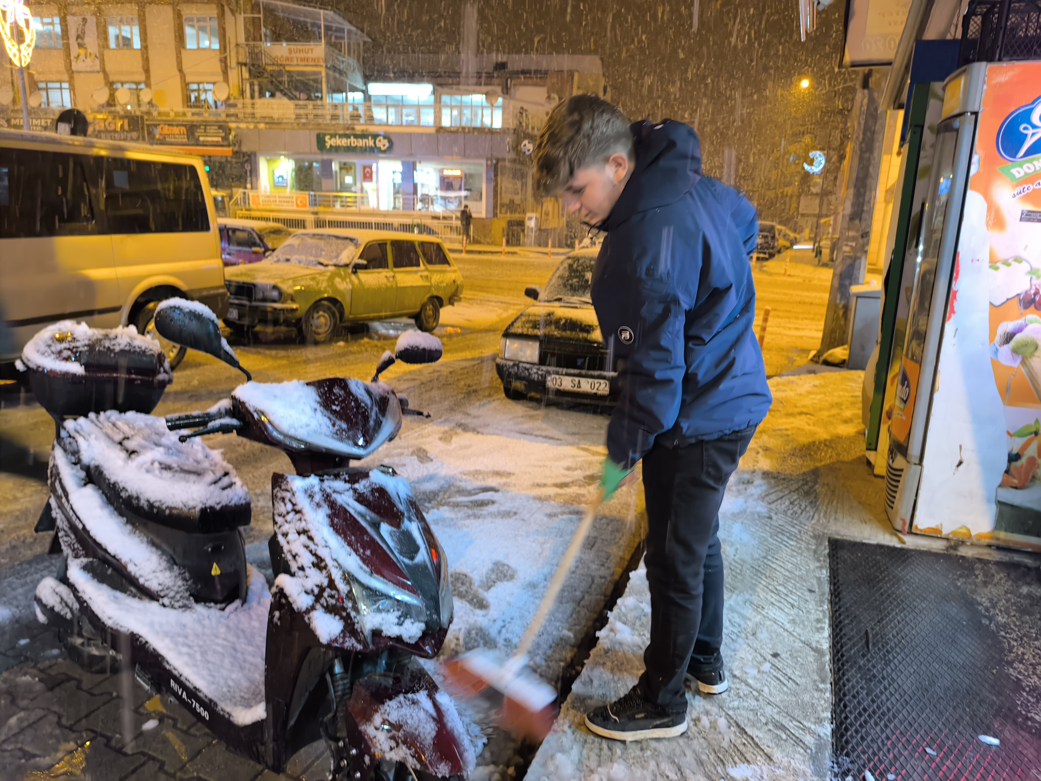 Afyonkarahisar'da Kar Yağışı Etkili Oldu
