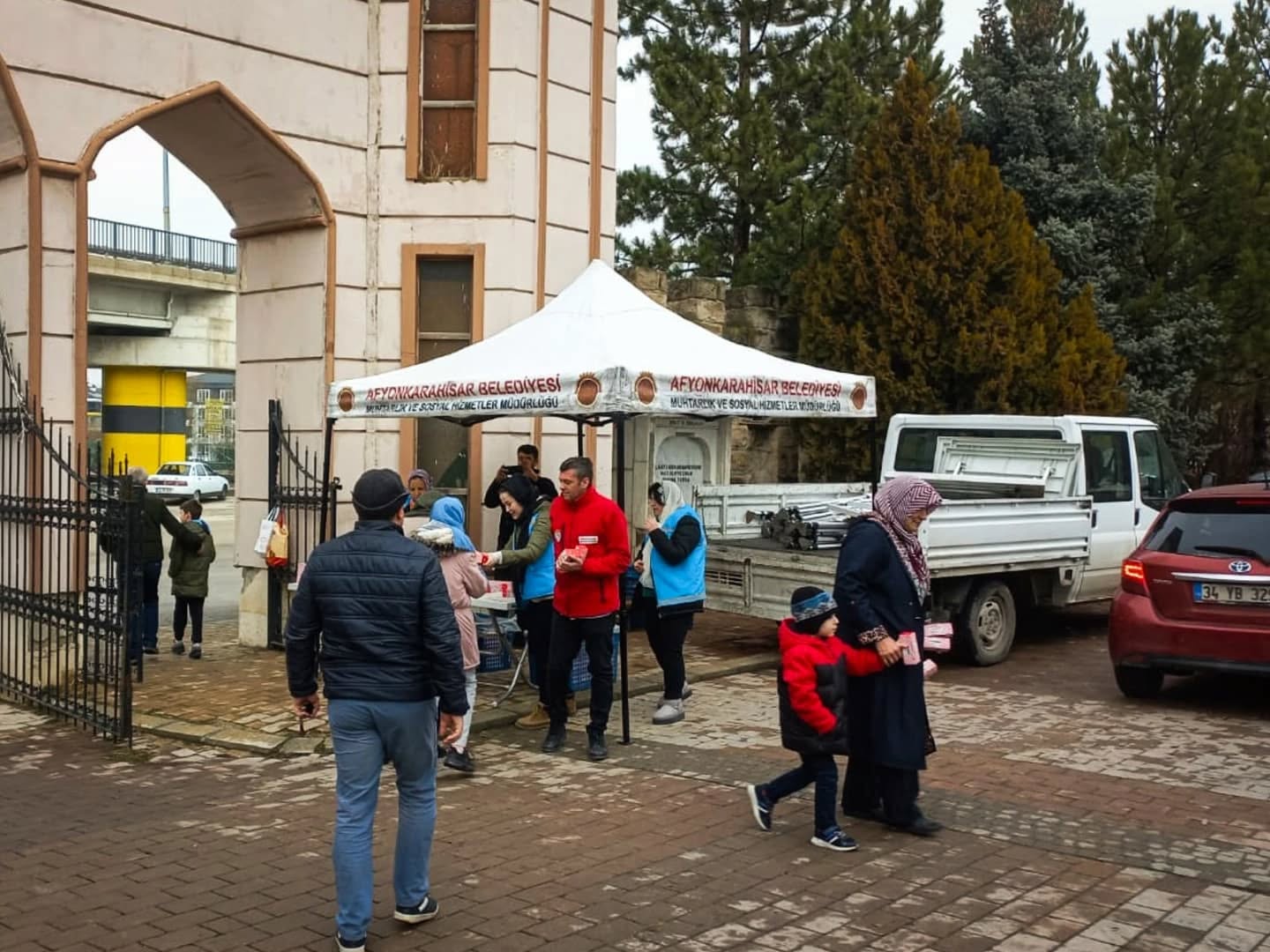 Belediyeden, Miraç Kandili'nde Vatandaşlara Kandil Simidi İkramı