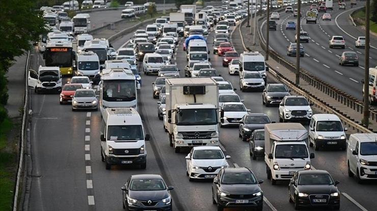 Trafikte yeni dönem başlıyor! O sürücülerin ehliyetlerine el konulacak