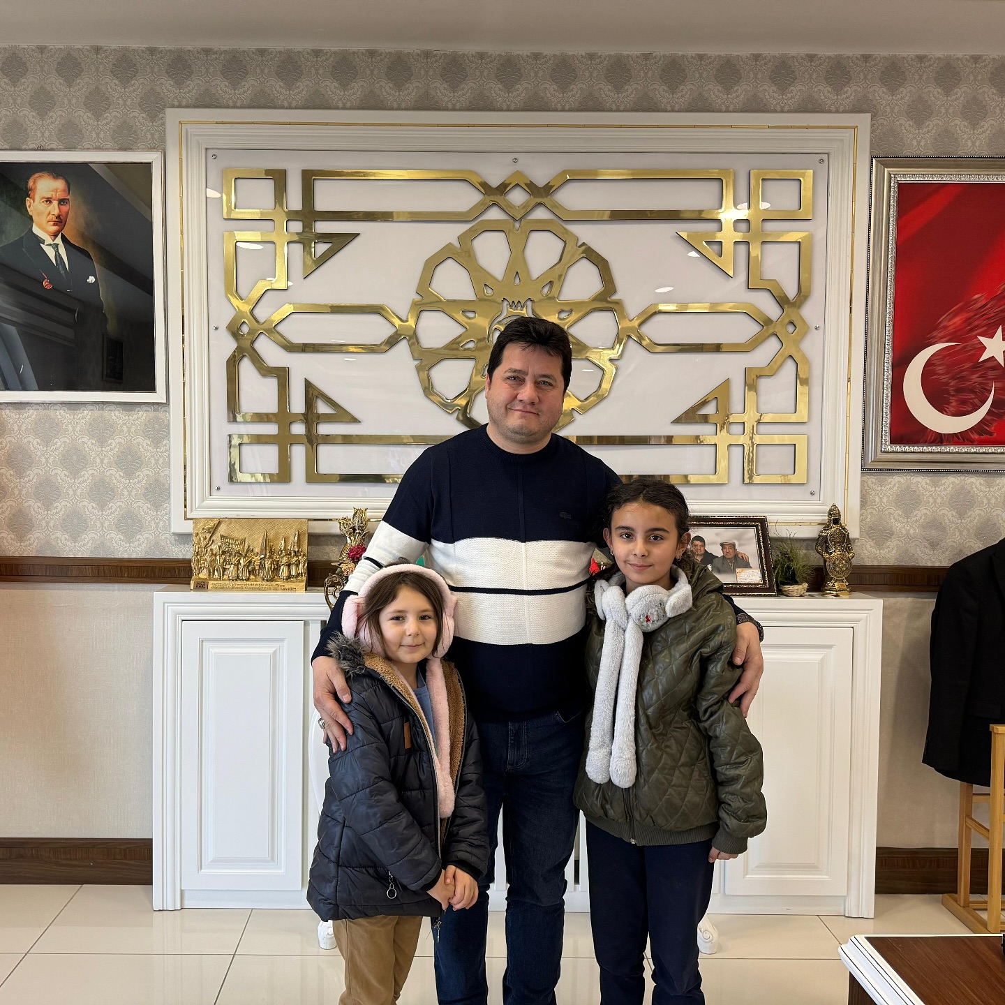 Başkan Aynacı’ya, Minik Kardeşlerden Sürpriz Ziyaret