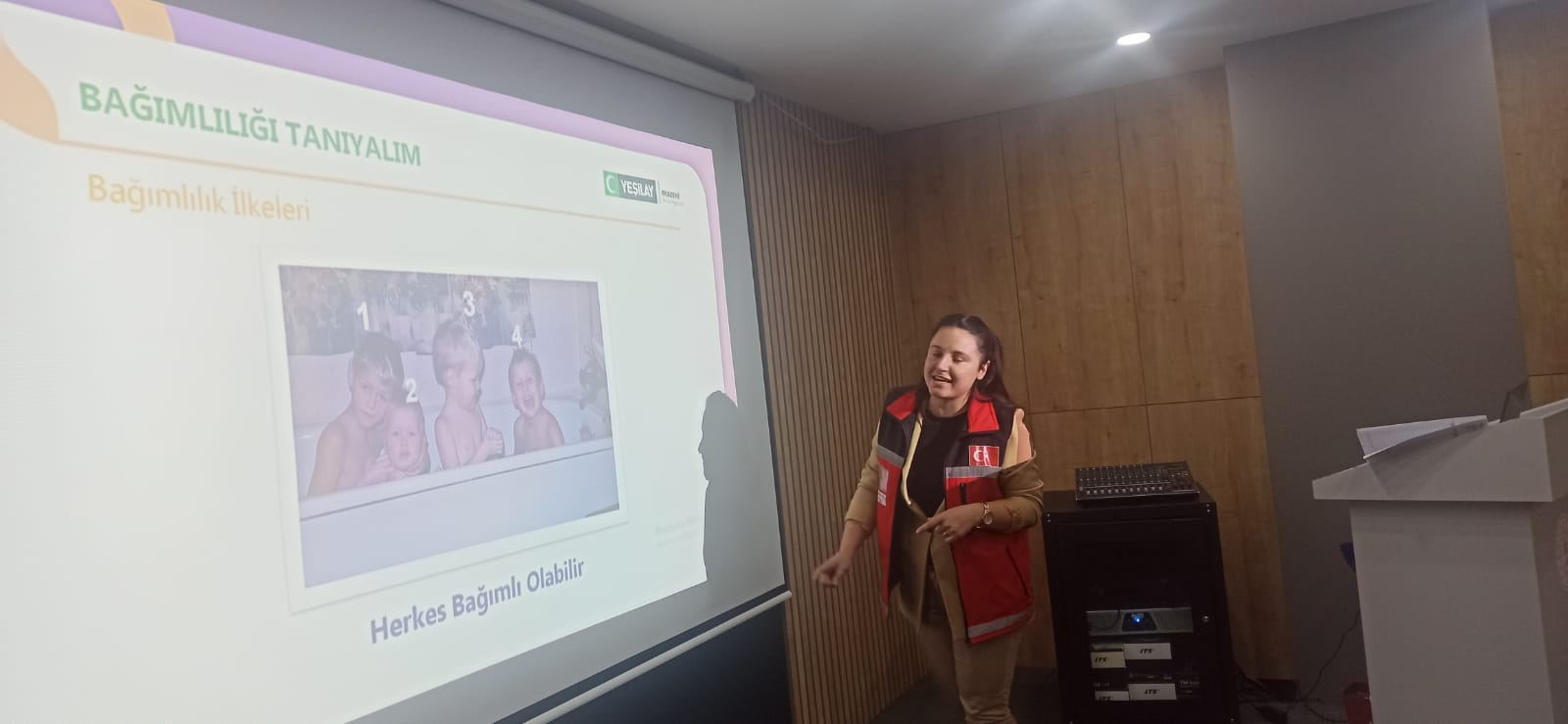 Sandıklı İlçesinde, Aile ve Kadın Konulu Seminer Verildi