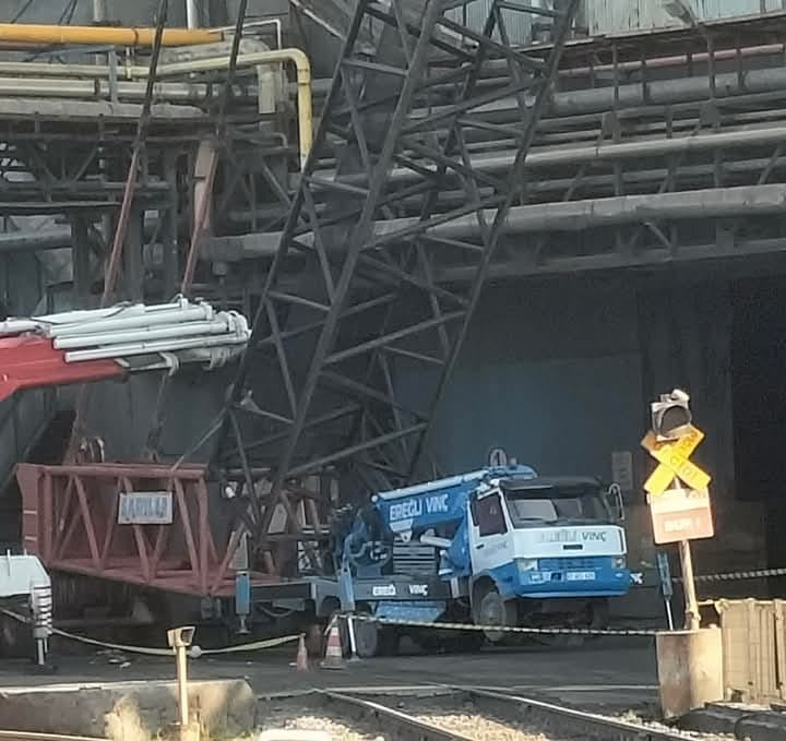 Vinç İşçilerin Üzerine Devrildi: 1 Ölü, 1 Yaralı