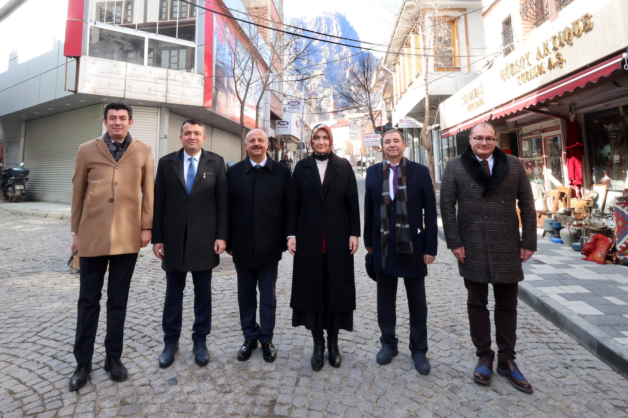 Vali Yiğitbaşı, Tarihi Uzun Çarşı’yı Ziyaret Etti