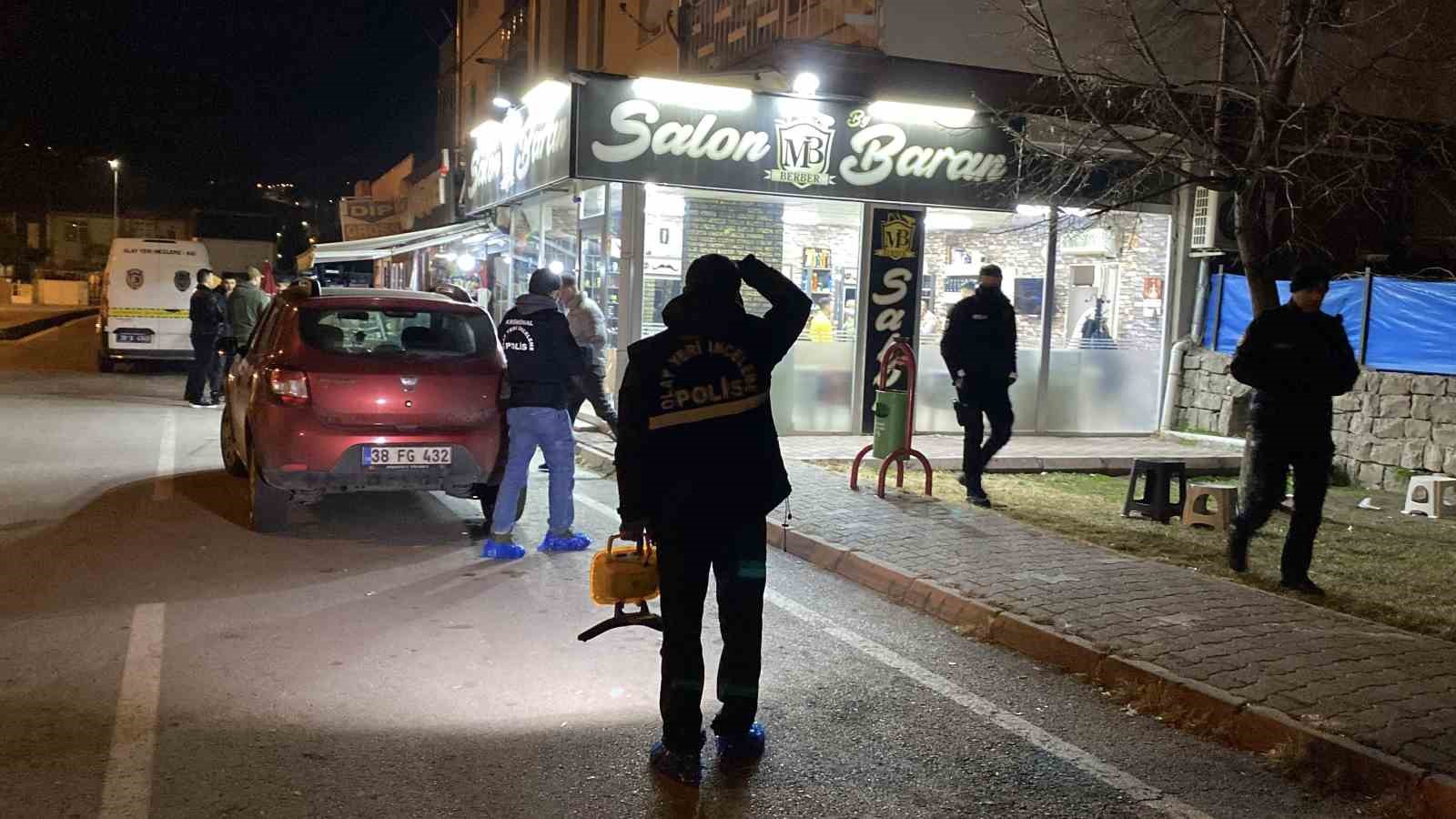 Husumetli Kavgası Kanlı Bitti: 3. Kattaki Evinin Balkonunda Vuruldu