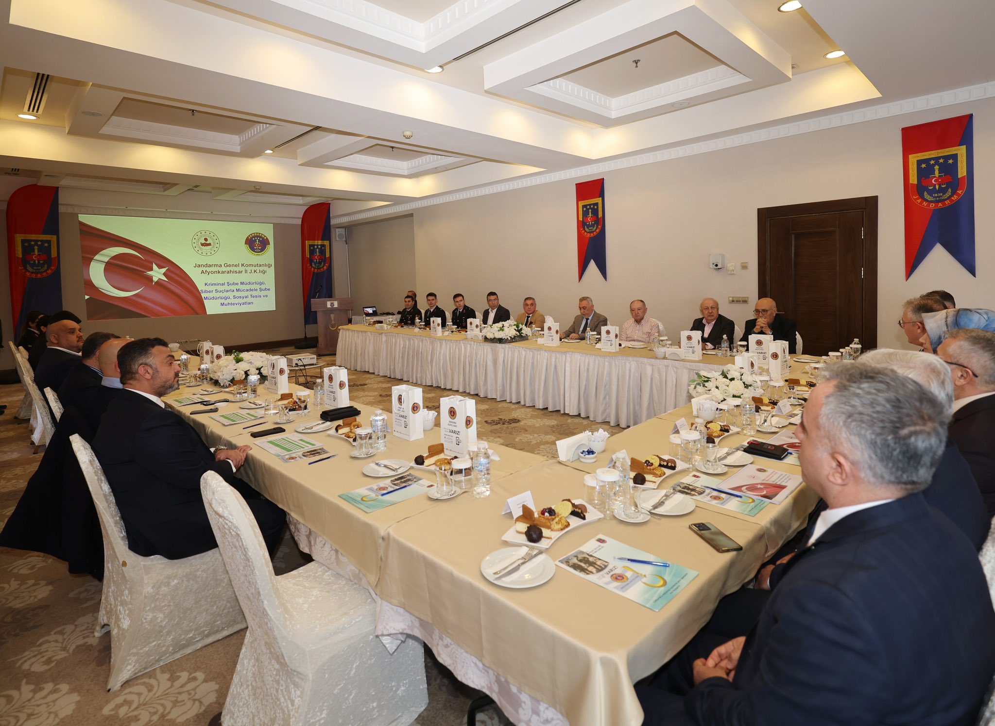 Vali Yiğitbaşı, Jandarma Asayiş Vakfı Toplantısına Başkanlık Etti