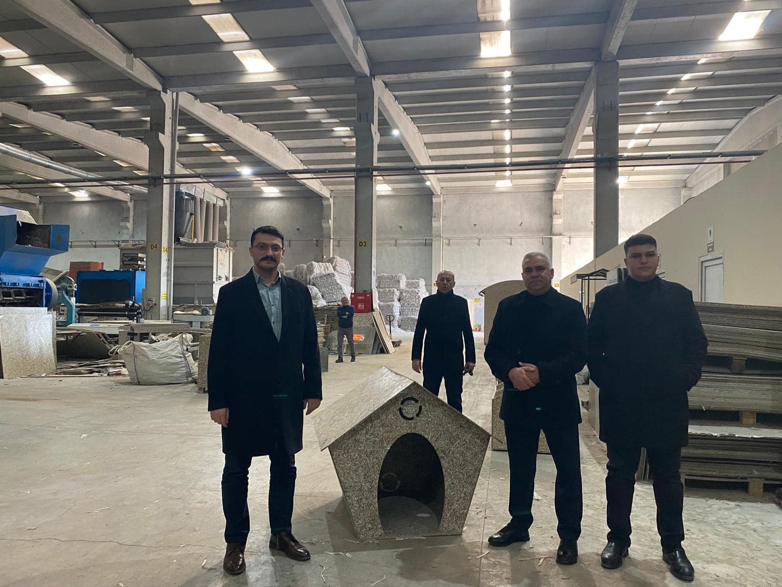 EMİRDAĞLI İŞ İNSANINDAN DEVLET ANA'NIN SOKAK HAYVANLARI PROJESİNE TAM DESTEK