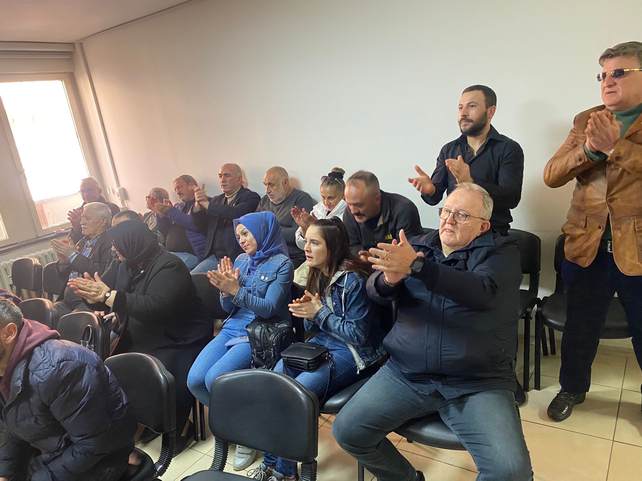 Başkan Mısırlıoğlu, Gündeme Dair Açıklamalarda Bulundu:  "VALİMİZİ TÜRKİYE'DEKİ SOKAK HAYVANLARININ TÜM SORUNLUSU GİBİ GÖSTERMEK ABESLE İŞTİGALDİR"
