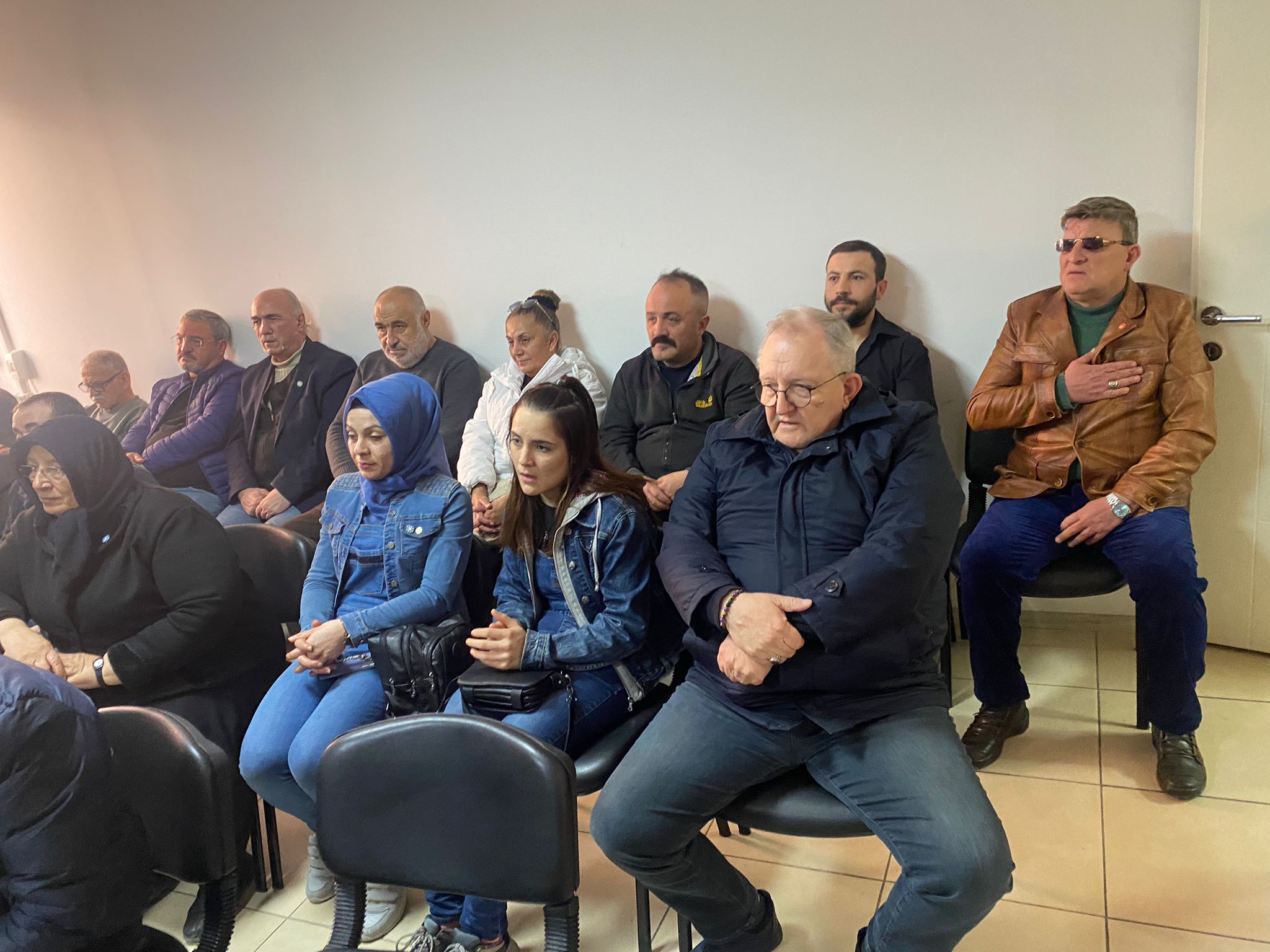 Başkan Mısırlıoğlu, Gündeme Dair Açıklamalarda Bulundu:  "VALİMİZİ TÜRKİYE'DEKİ SOKAK HAYVANLARININ TÜM SORUNLUSU GİBİ GÖSTERMEK ABESLE İŞTİGALDİR"