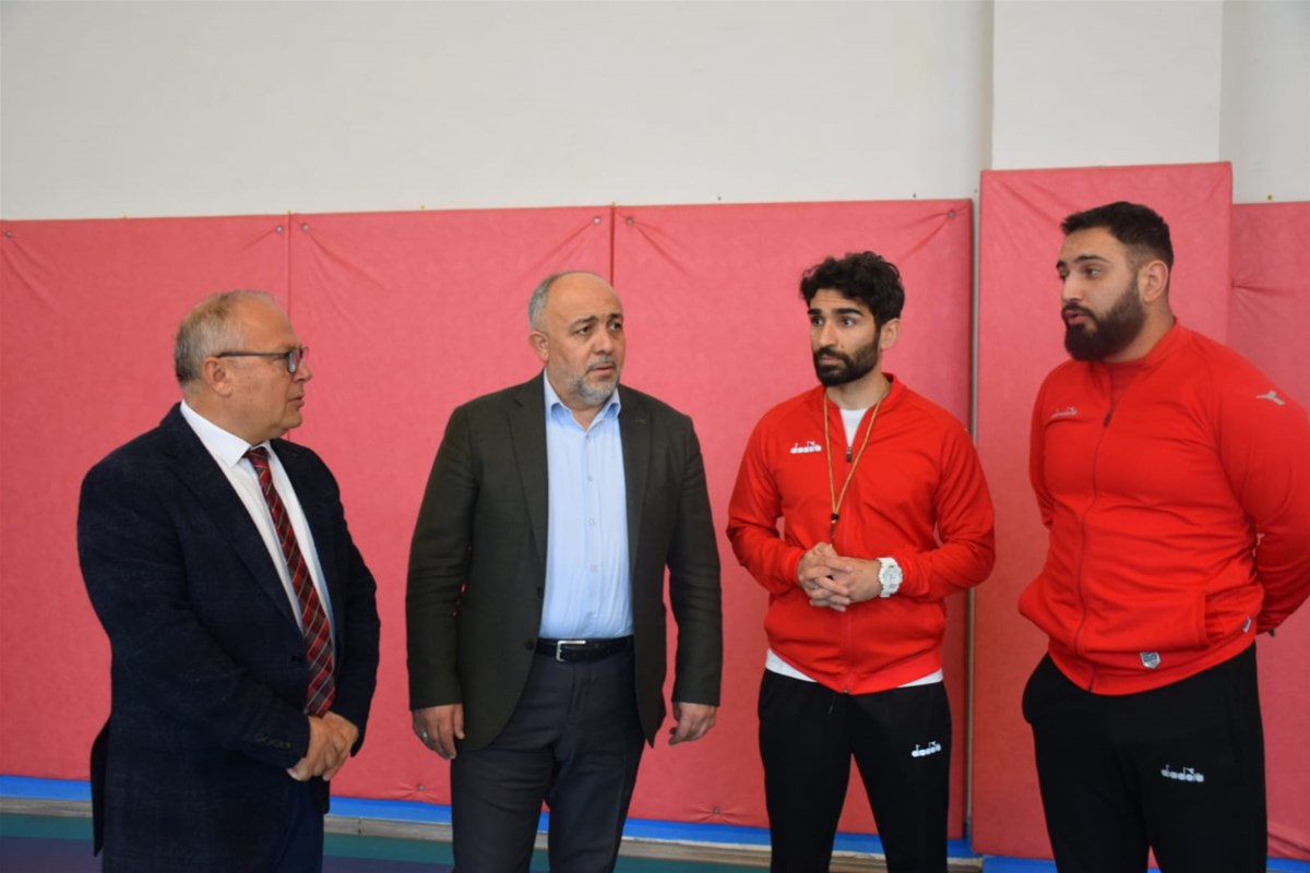 Kasapoğlu’ndan Voleybol Takımına Destek Ziyareti