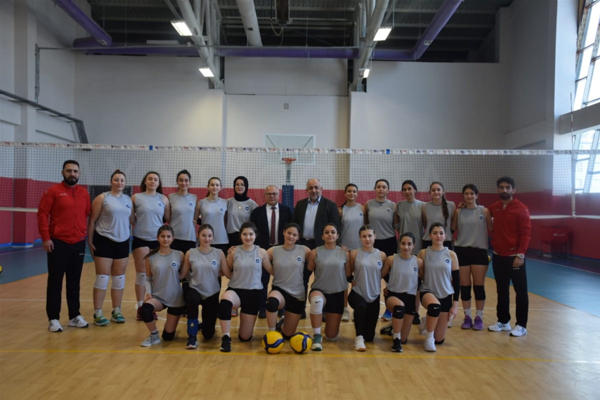 Kasapoğlu’ndan Voleybol Takımına Destek Ziyareti