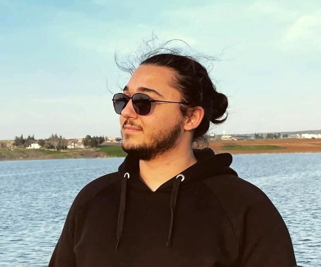 Kalp Krizi Geçiren 19 Yaşındaki Genç Hayatını Kaybetti