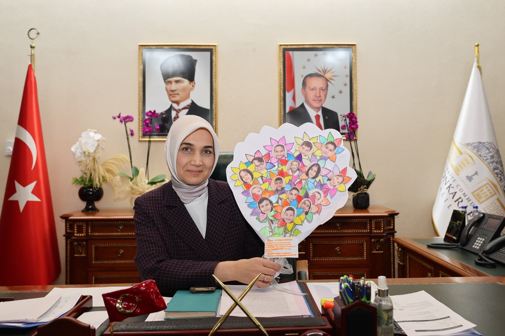 Öğrencilerden Vali Yiğitbaşı'na Duygulandıran Hediye
