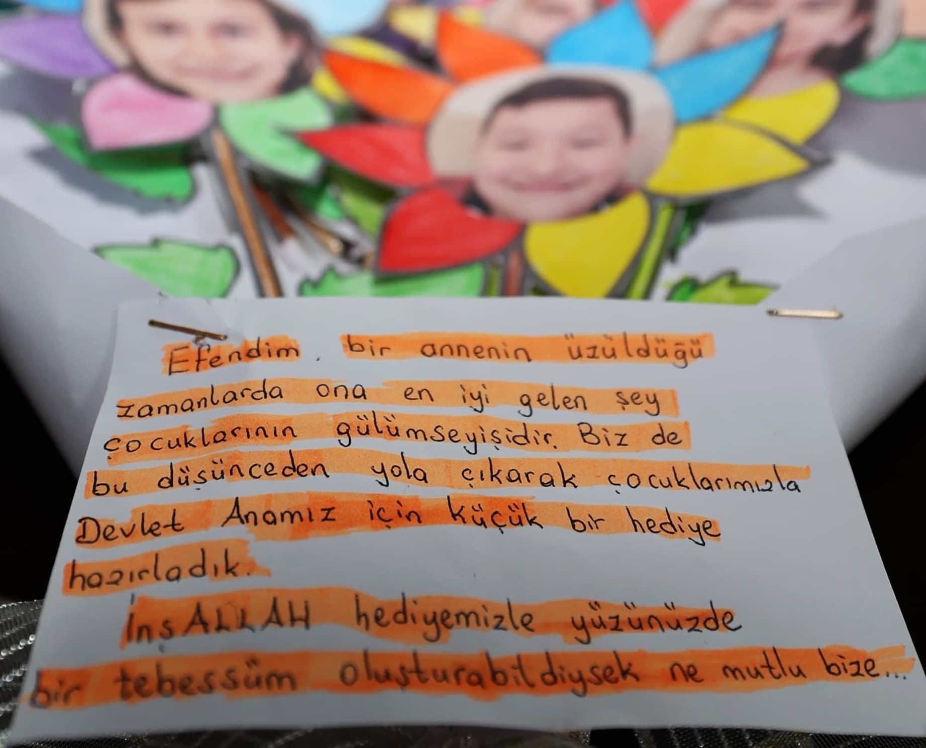 Öğrencilerden Vali Yiğitbaşı'na Duygulandıran Hediye