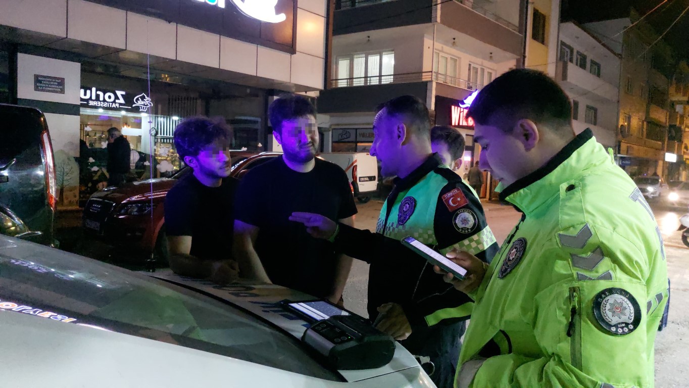 ÇAKARI AÇIK BIRAKIP PASTANEYE GİTTİLER GERİ DÖNDÜKLERİNDE CEZADAN KAÇAMADILAR
