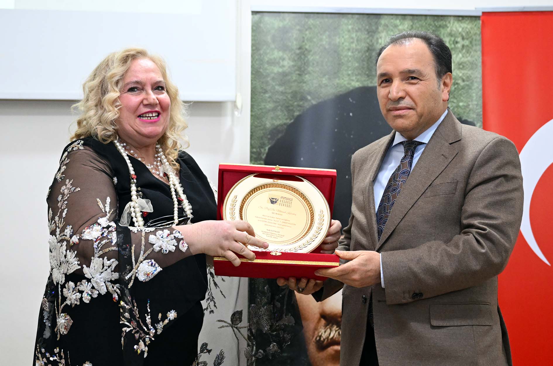 Atatürkçü Düşünce Derneğinden Karakaş’a Sanat Ödülü