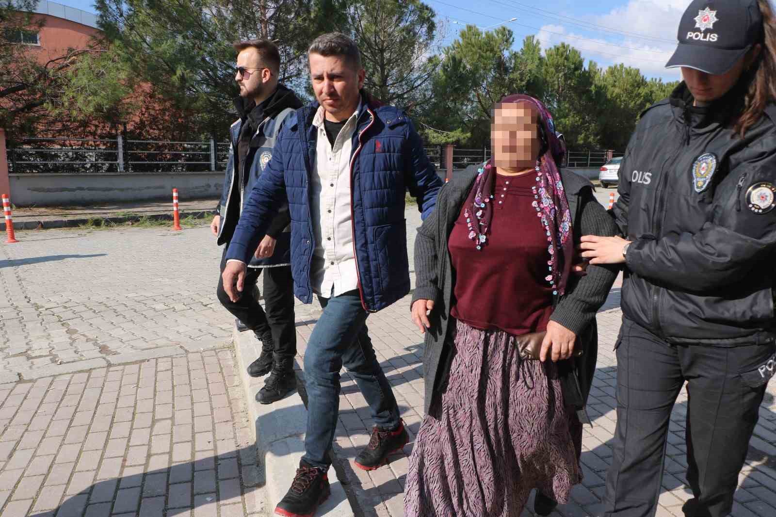 İki Kadın Komşularını 3 Bilezik İçin Öldürmüş