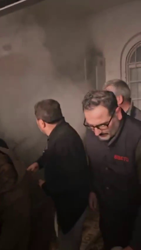 Cuma Vakti Camide Korkutan Yangın